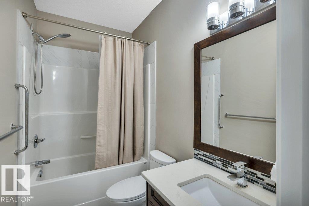 5121 1B Avenue, Edmonton, AB - Indoor Photo Showing Bathroom