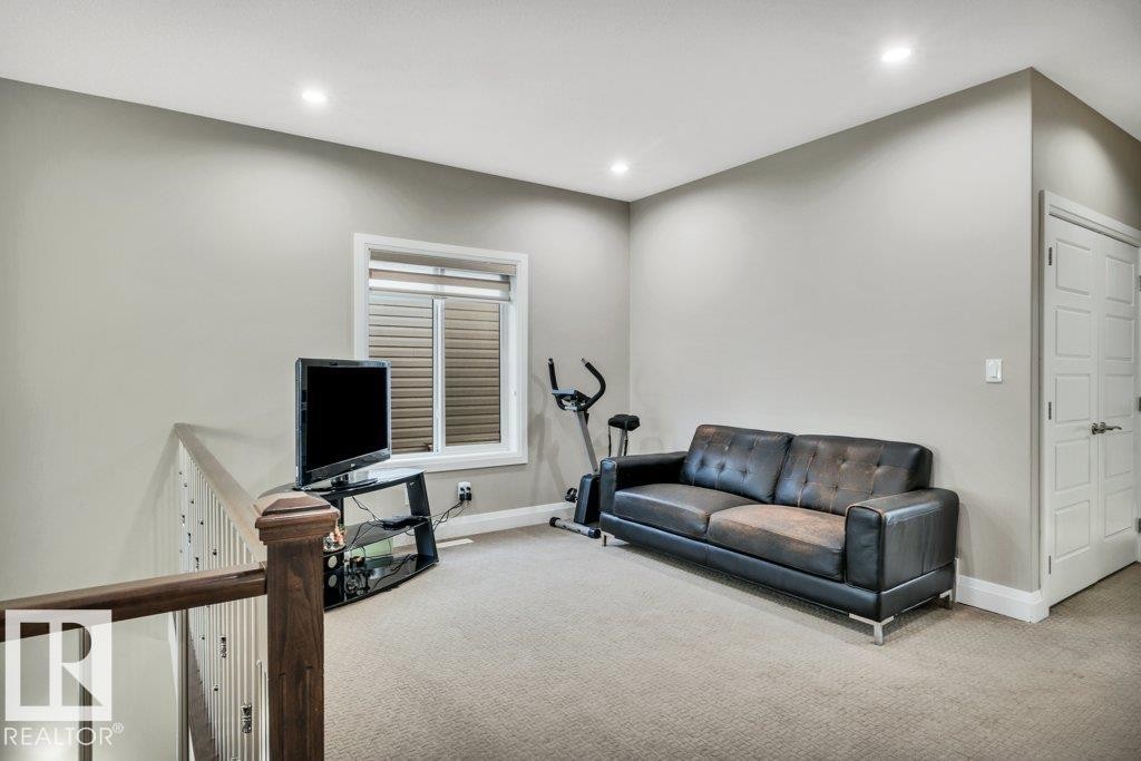 5121 1B Avenue, Edmonton, AB - Indoor