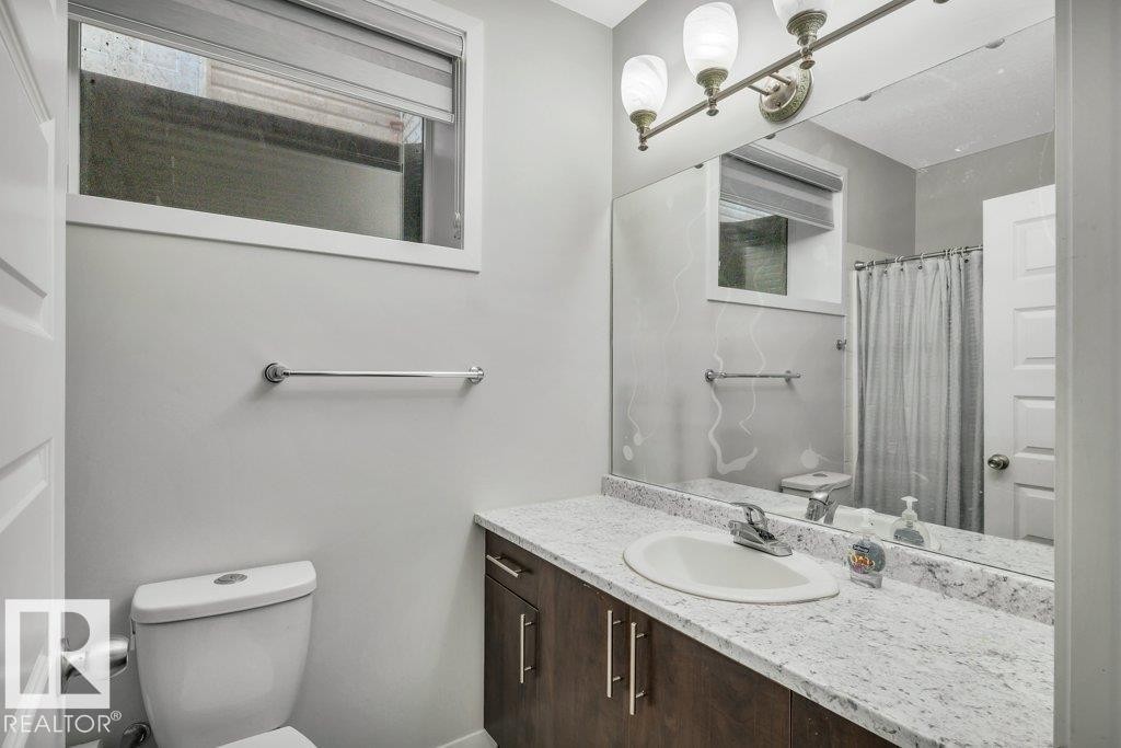 5121 1B Avenue, Edmonton, AB - Indoor Photo Showing Bathroom