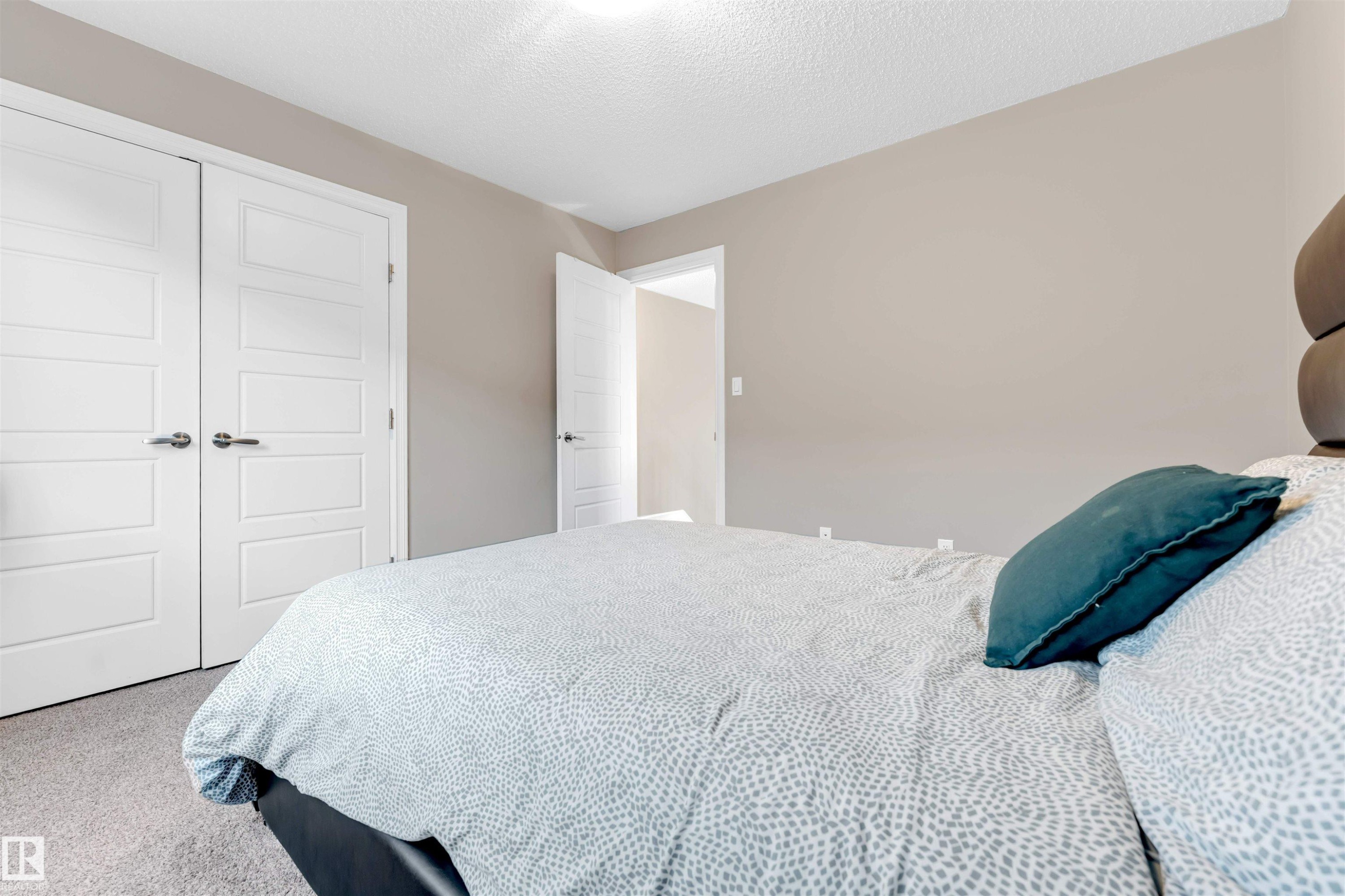 1347 Watt Drive, Edmonton, AB - Indoor Photo Showing Bedroom