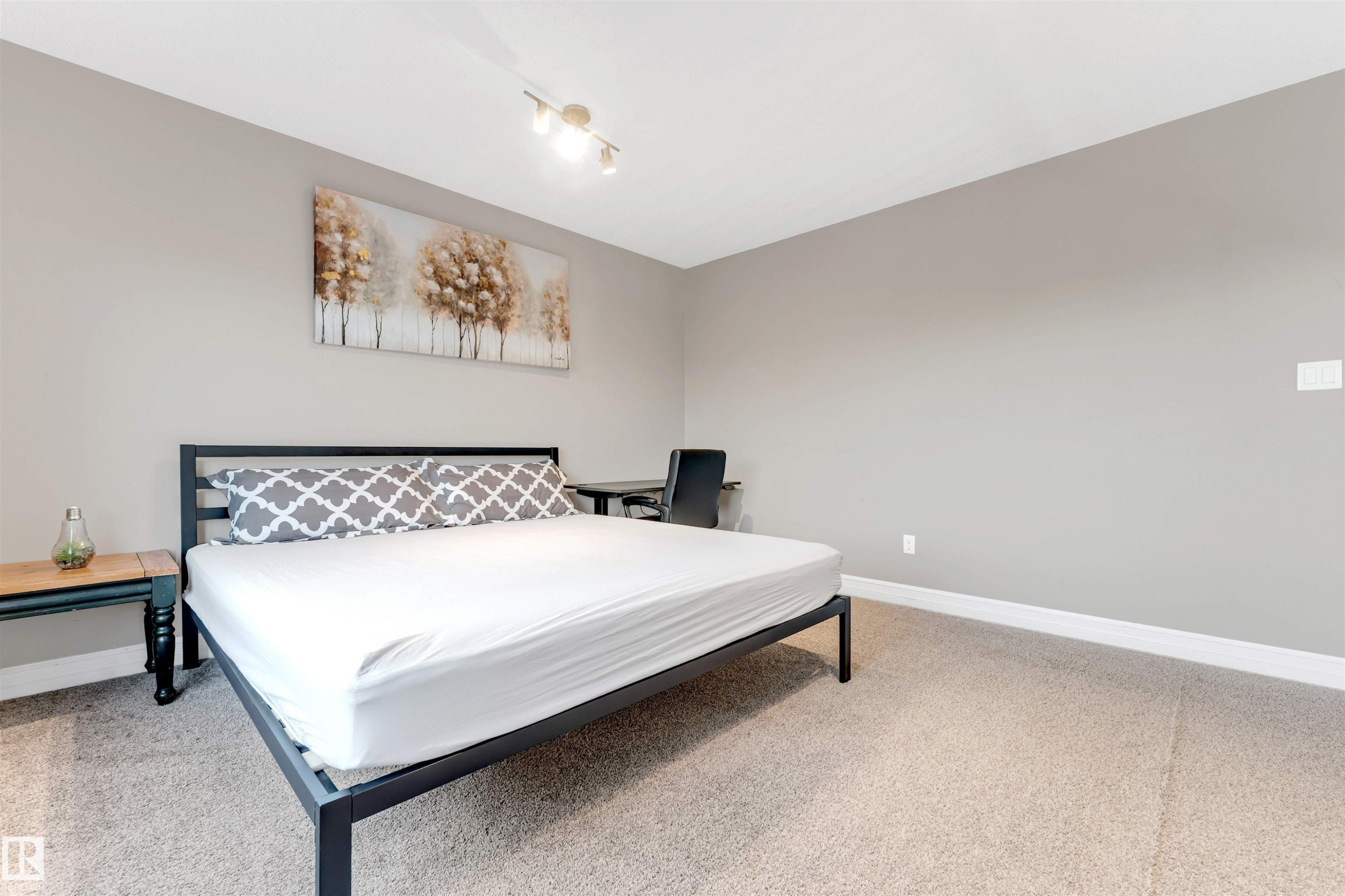 1347 Watt Drive, Edmonton, AB - Indoor Photo Showing Bedroom