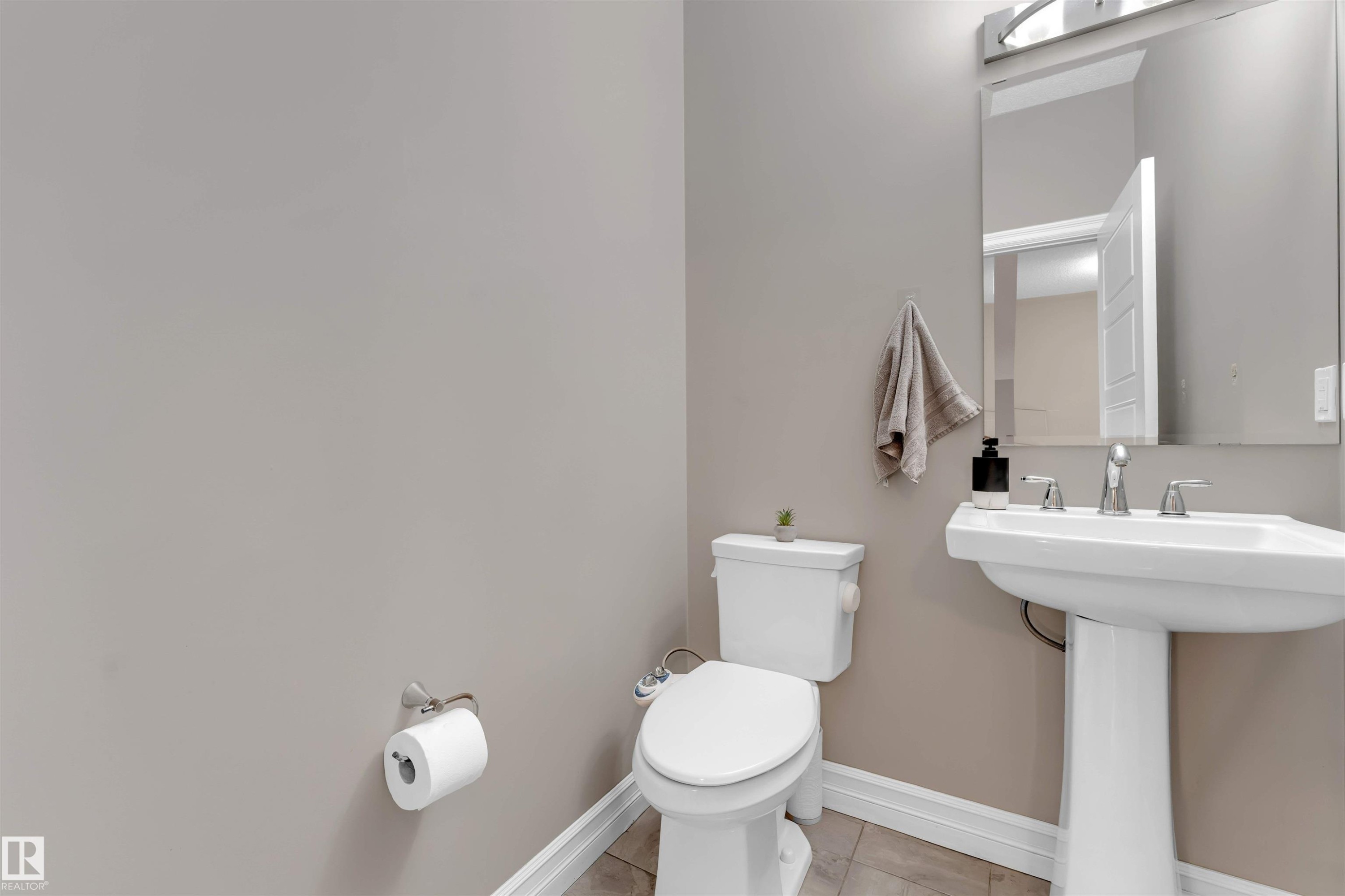 1347 Watt Drive, Edmonton, AB - Indoor Photo Showing Bathroom