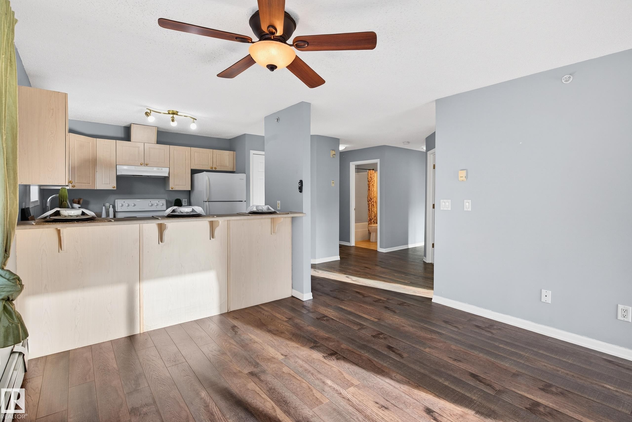 418 10403 98 Avenue, Edmonton, AB - Indoor With Fireplace