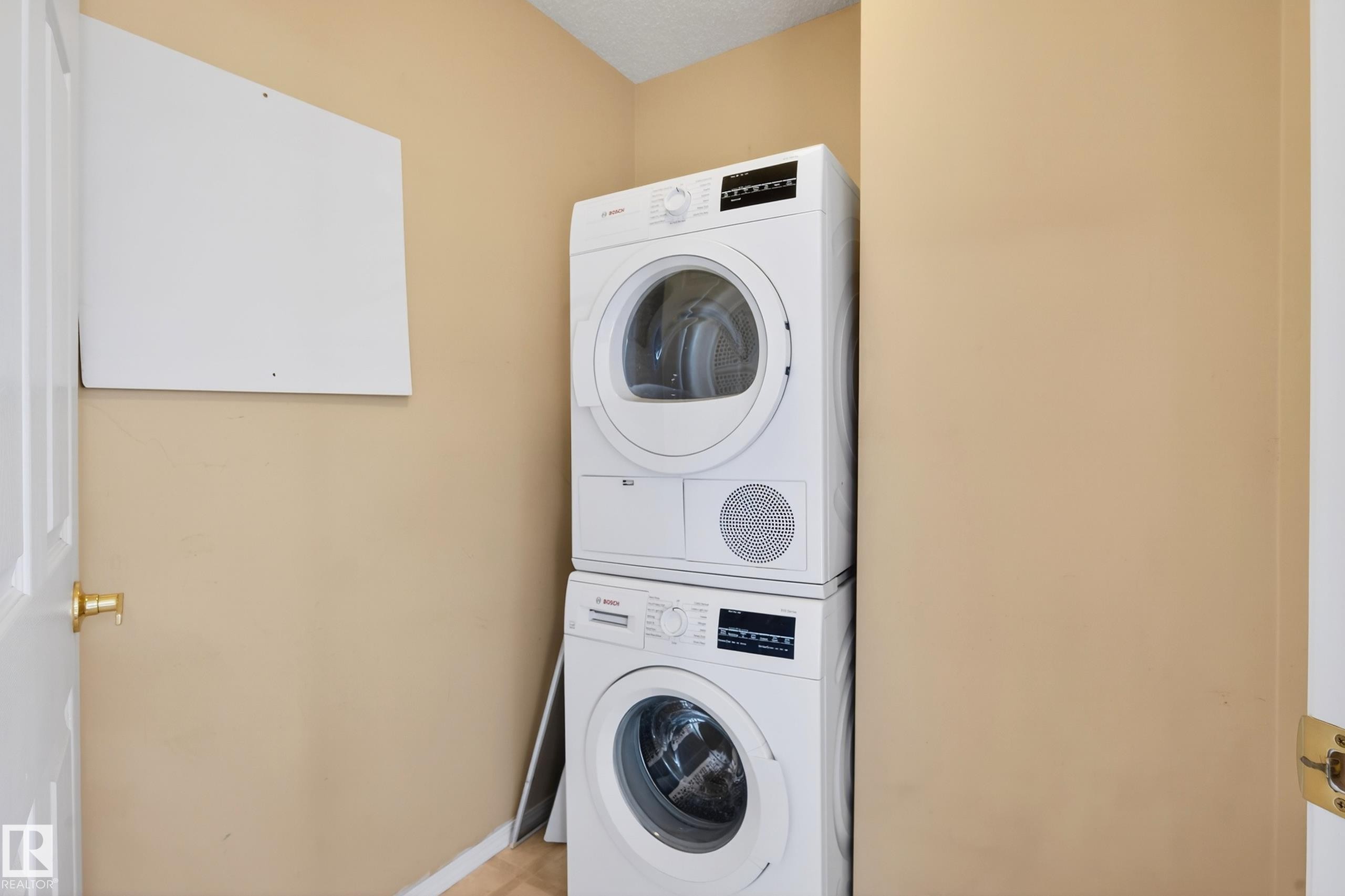 418 10403 98 Avenue, Edmonton, AB - Indoor Photo Showing Laundry Room