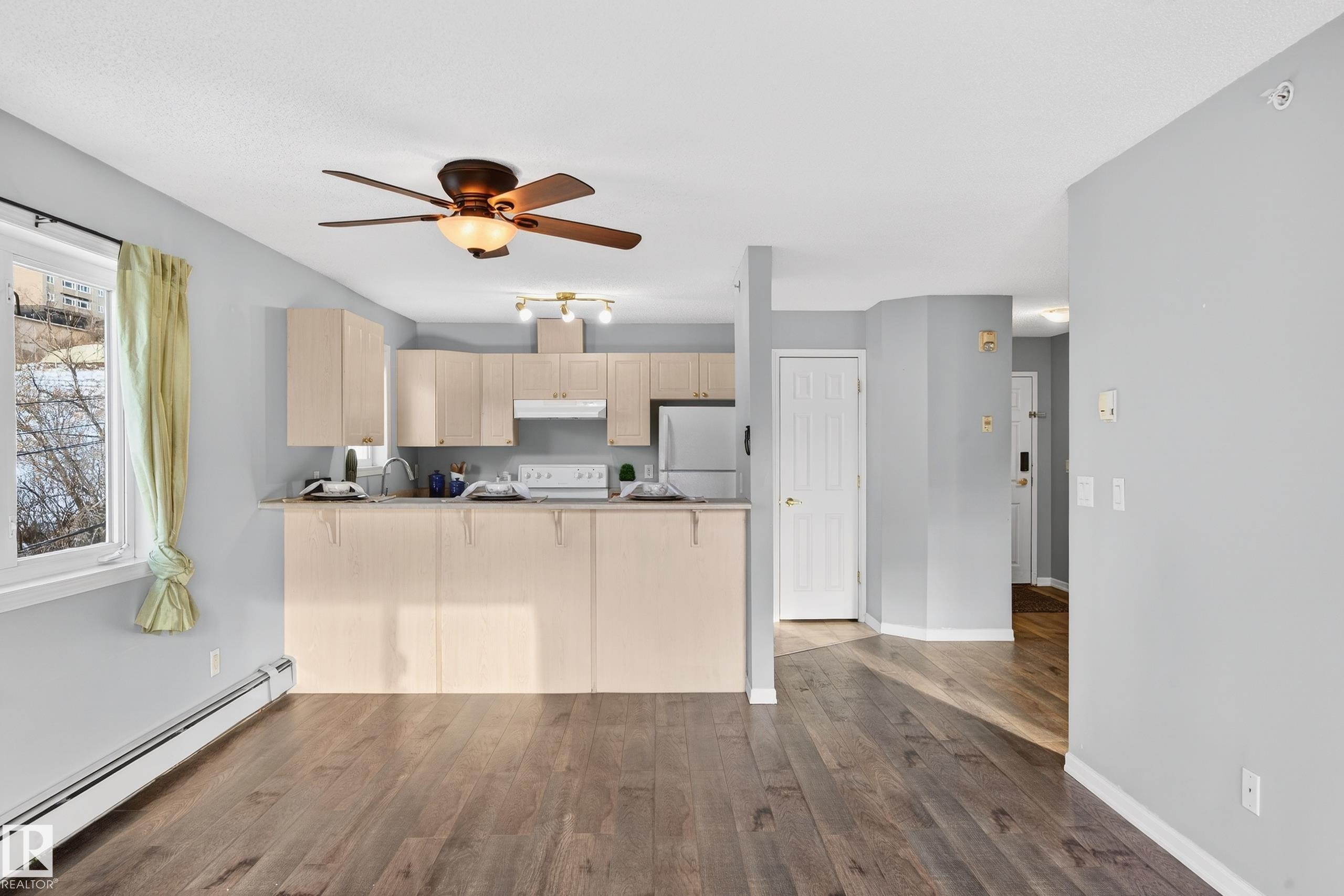 418 10403 98 Avenue, Edmonton, AB - Indoor Photo Showing Kitchen