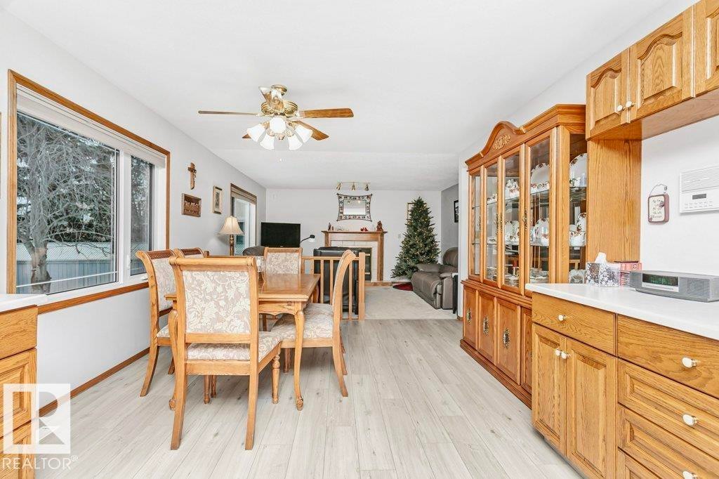 13020 157 Avenue Nw, Edmonton, AB - Indoor Photo Showing Dining Room