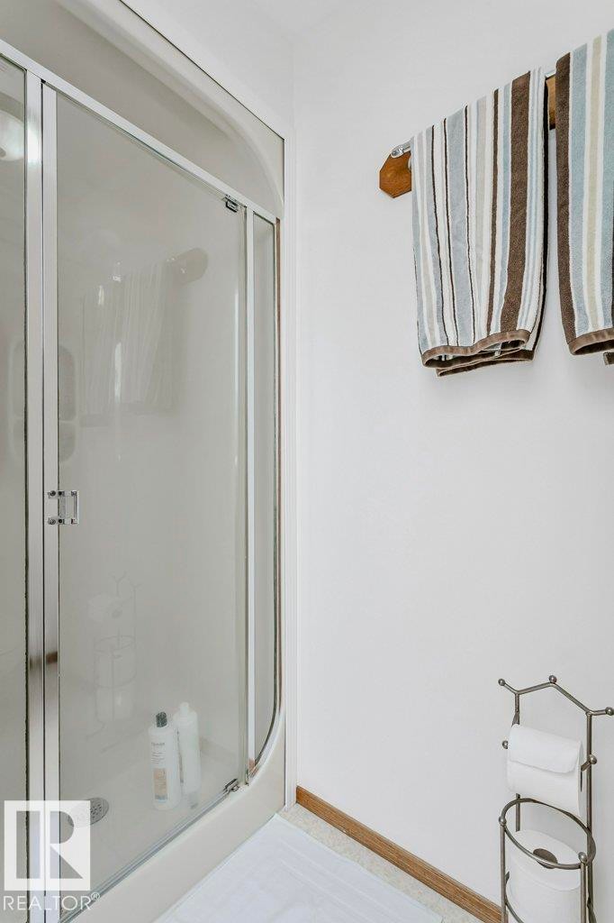 13020 157 Avenue Nw, Edmonton, AB - Indoor Photo Showing Bathroom