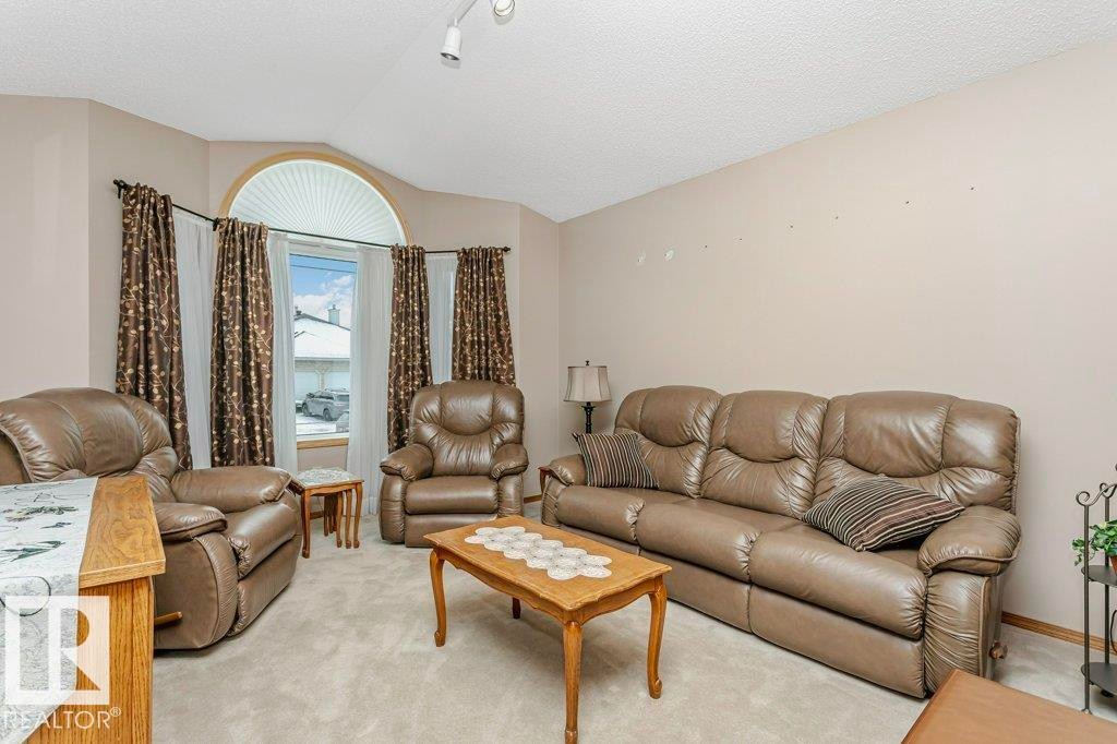 13020 157 Avenue Nw, Edmonton, AB - Indoor Photo Showing Living Room