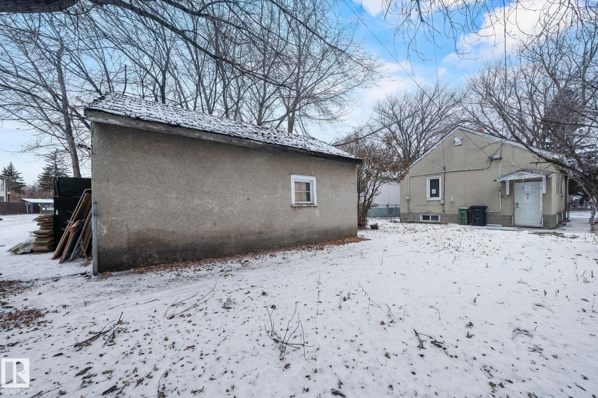 Snow covered property featuring stucco siding - Edmonton, AB - Outdoor