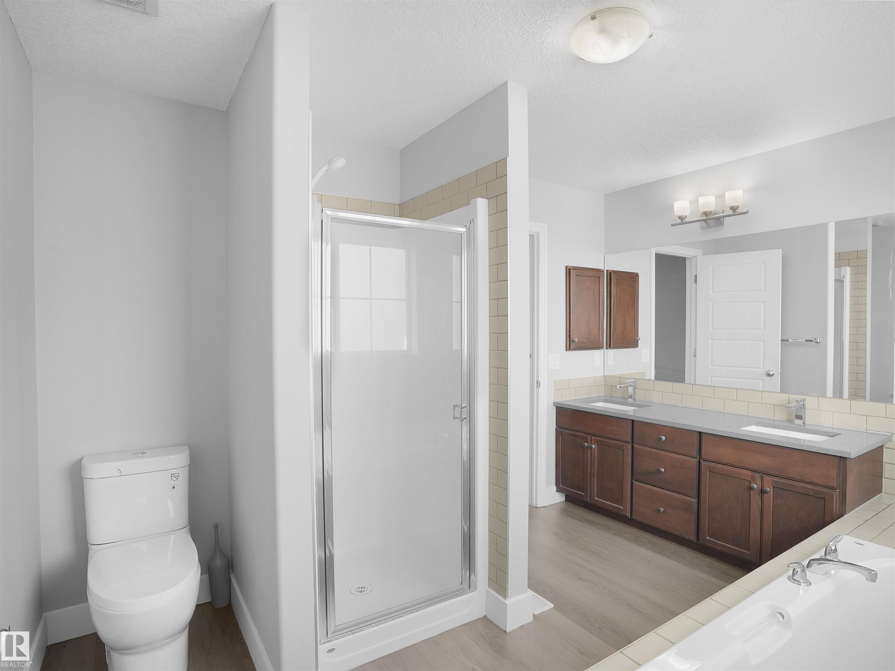 5903 12 Avenue, Edmonton, AB - Indoor Photo Showing Bathroom