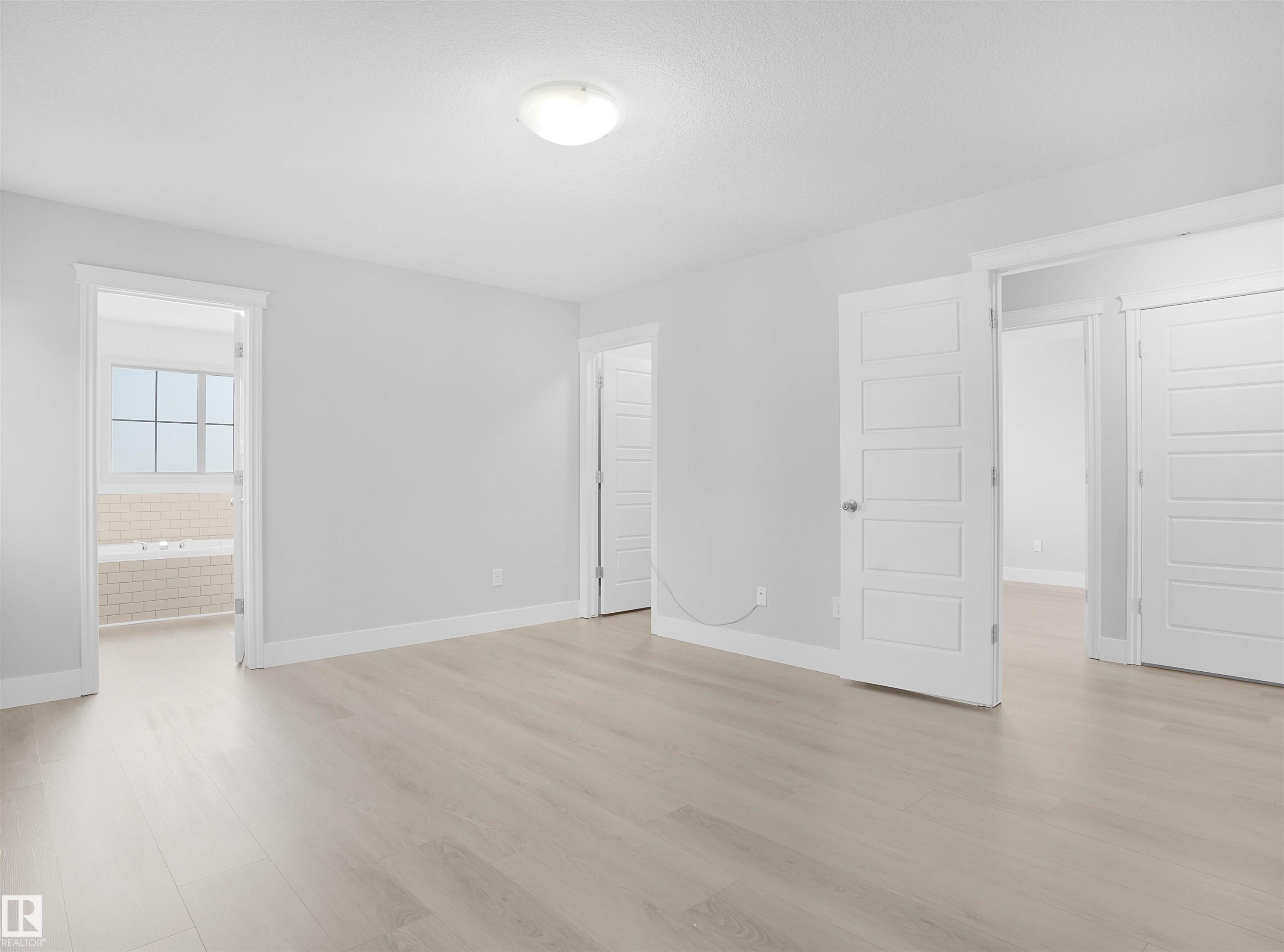 5903 12 Avenue, Edmonton, AB - Indoor Photo Showing Other Room