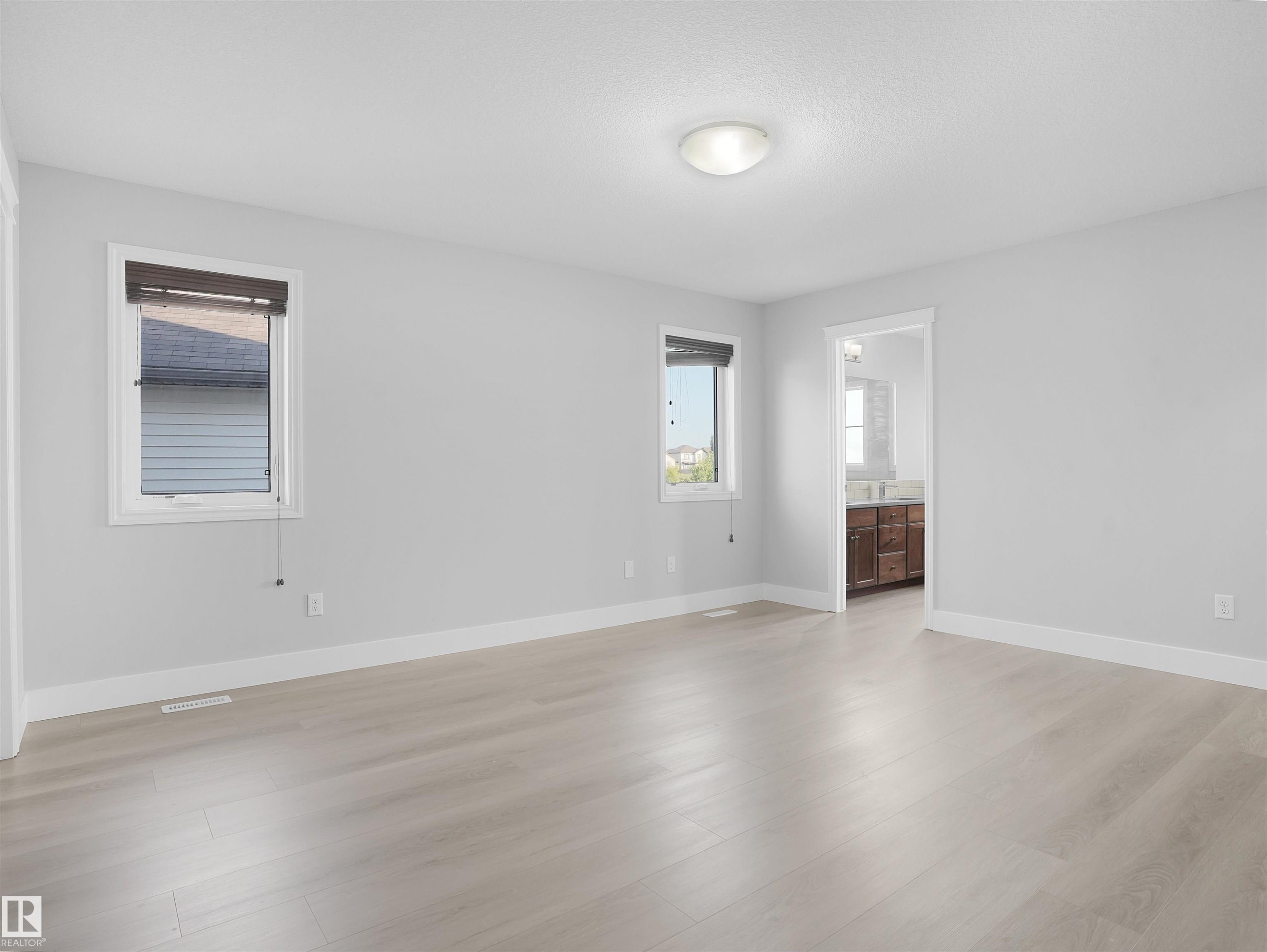 5903 12 Avenue, Edmonton, AB - Indoor Photo Showing Other Room