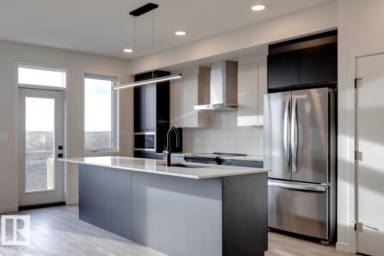 22915 80 Avenue, Edmonton, AB - Indoor Photo Showing Kitchen With Upgraded Kitchen