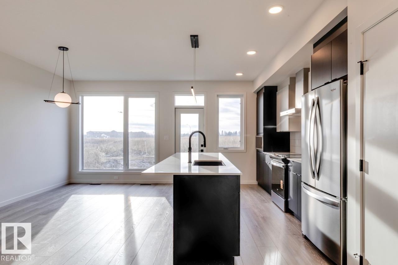 22915 80 Avenue, Edmonton, AB - Indoor Photo Showing Kitchen With Upgraded Kitchen