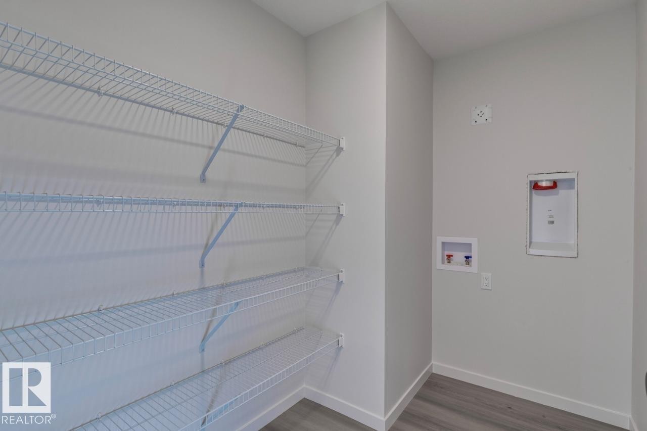 22915 80 Avenue, Edmonton, AB - Indoor With Storage