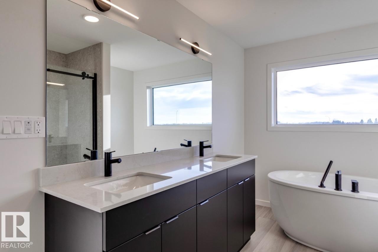 22915 80 Avenue, Edmonton, AB - Indoor Photo Showing Bathroom