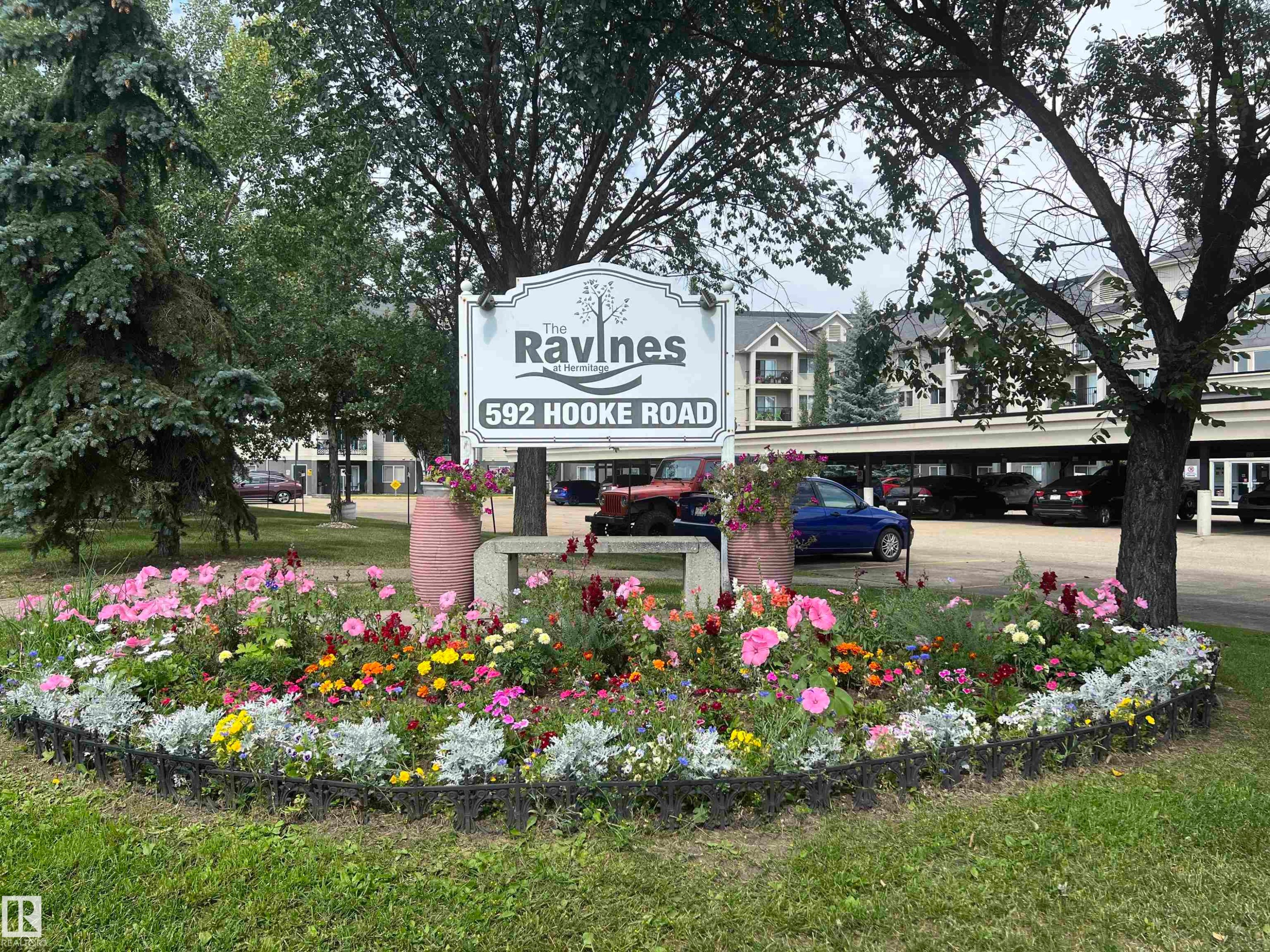 135 592 Hooke Road, Edmonton, AB - Outdoor