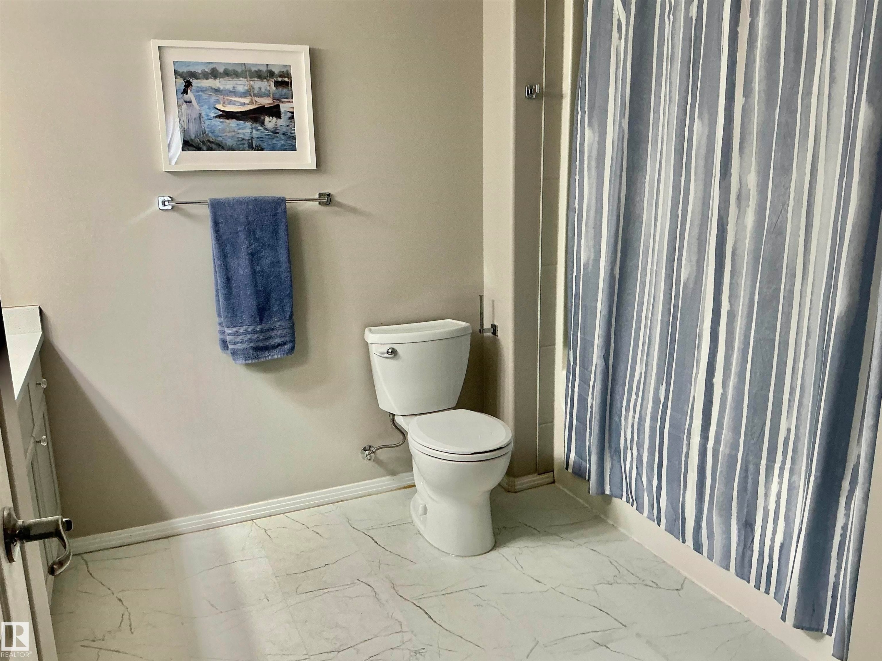 135 592 Hooke Road, Edmonton, AB - Indoor Photo Showing Bathroom