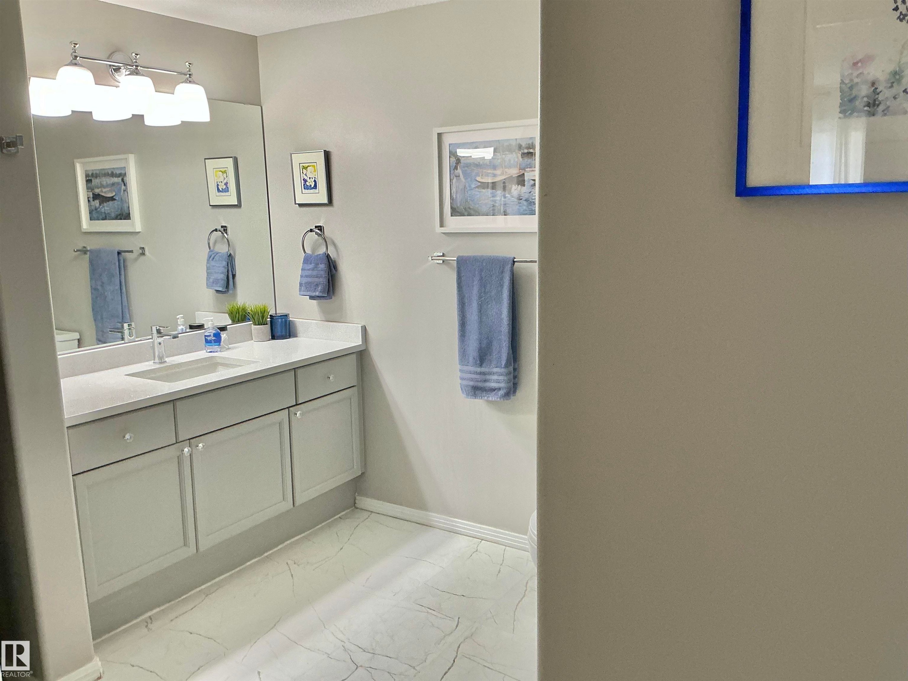 135 592 Hooke Road, Edmonton, AB - Indoor Photo Showing Bathroom