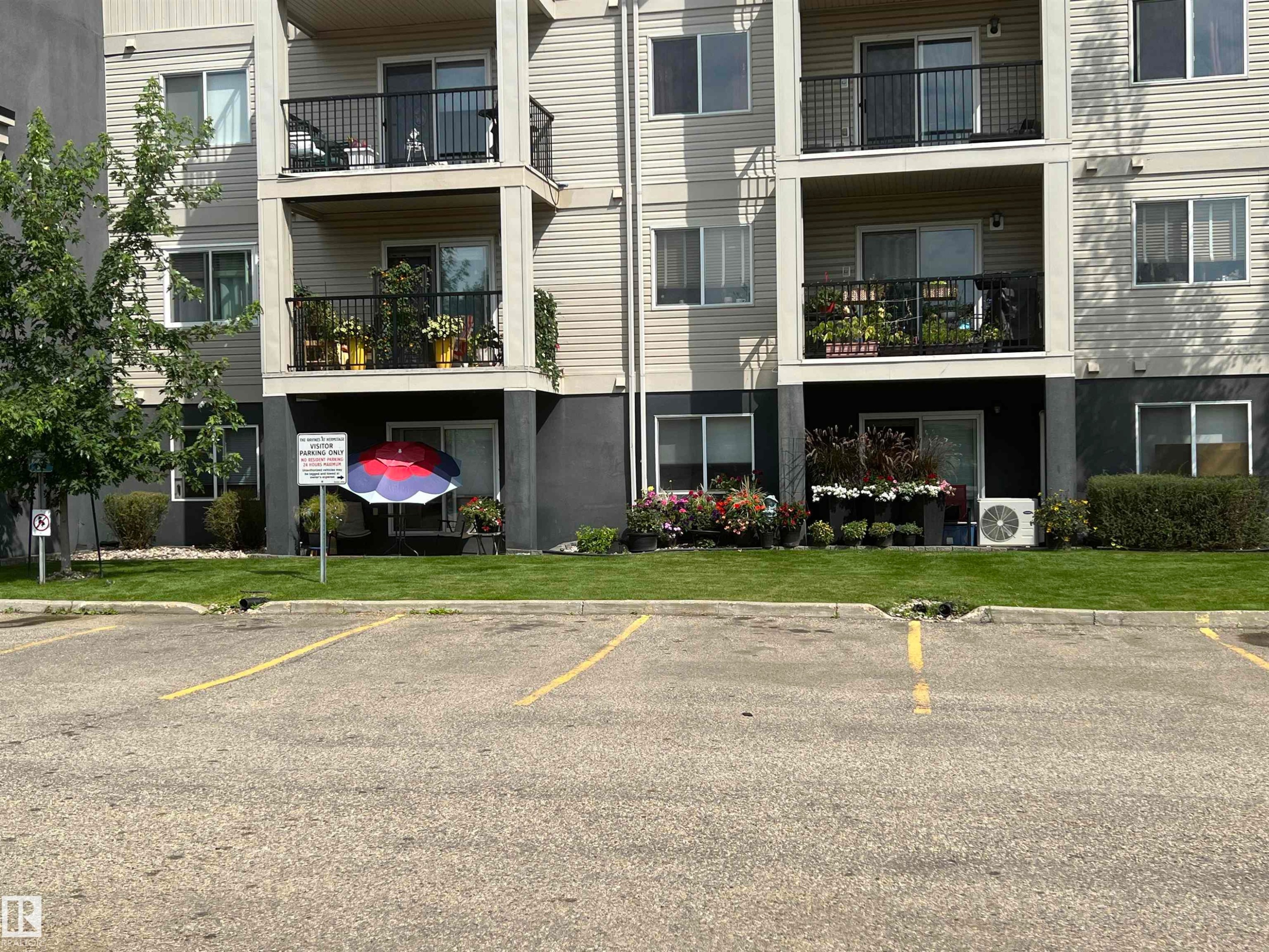 135 592 Hooke Road, Edmonton, AB - Outdoor