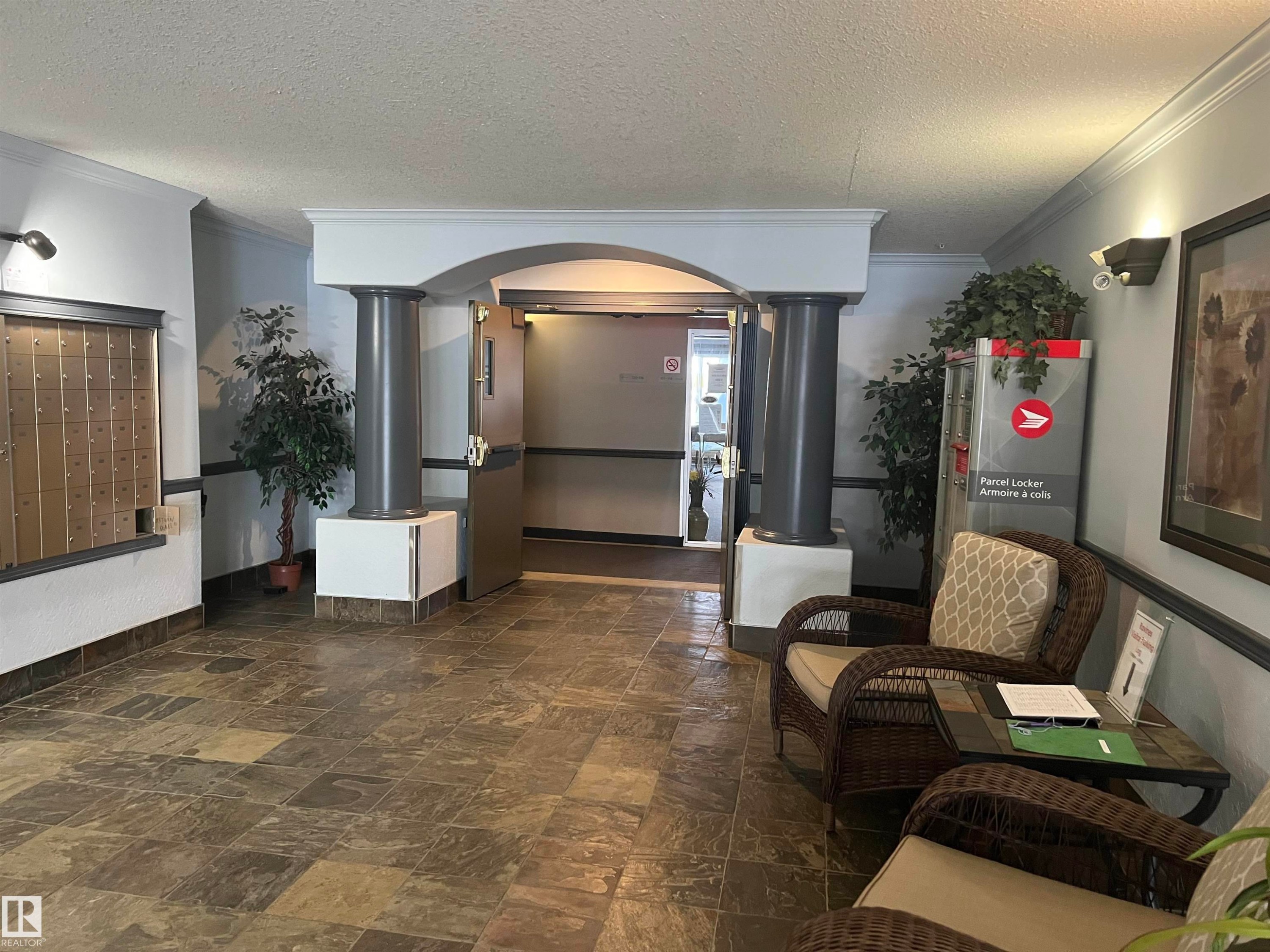 135 592 Hooke Road, Edmonton, AB - Indoor