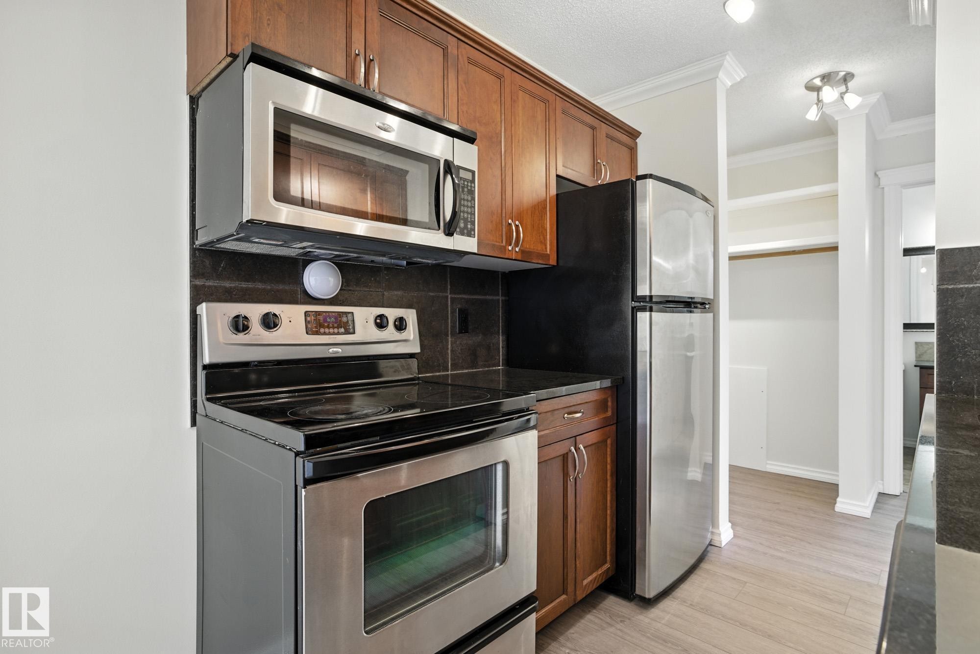 306 10160 83 Avenue, Edmonton, AB - Indoor Photo Showing Kitchen