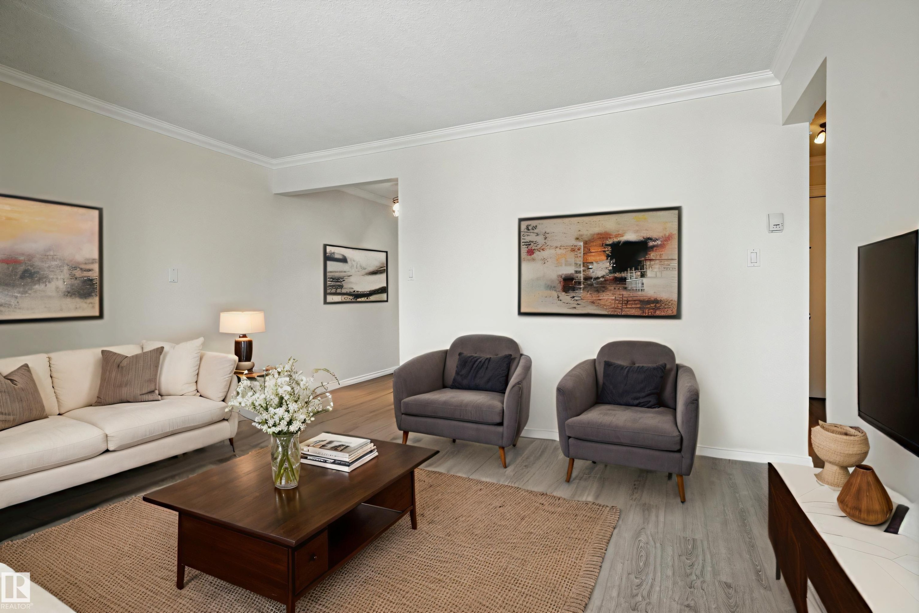 306 10160 83 Avenue, Edmonton, AB - Indoor Photo Showing Living Room