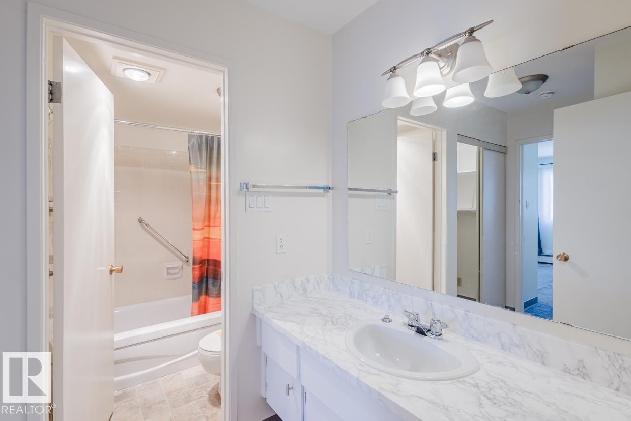 Edmonton, AB - Indoor Photo Showing Bathroom