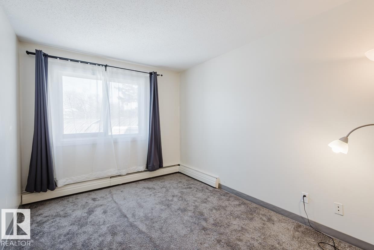 Edmonton, AB - Indoor Photo Showing Other Room