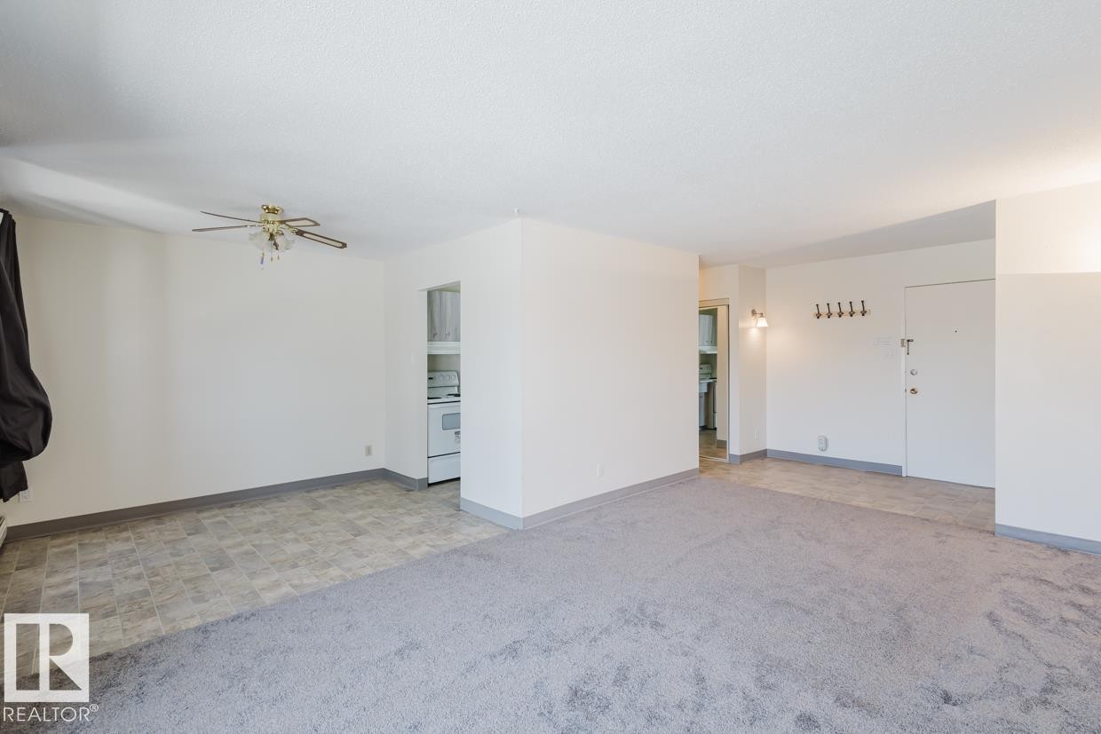 Edmonton, AB - Indoor Photo Showing Other Room