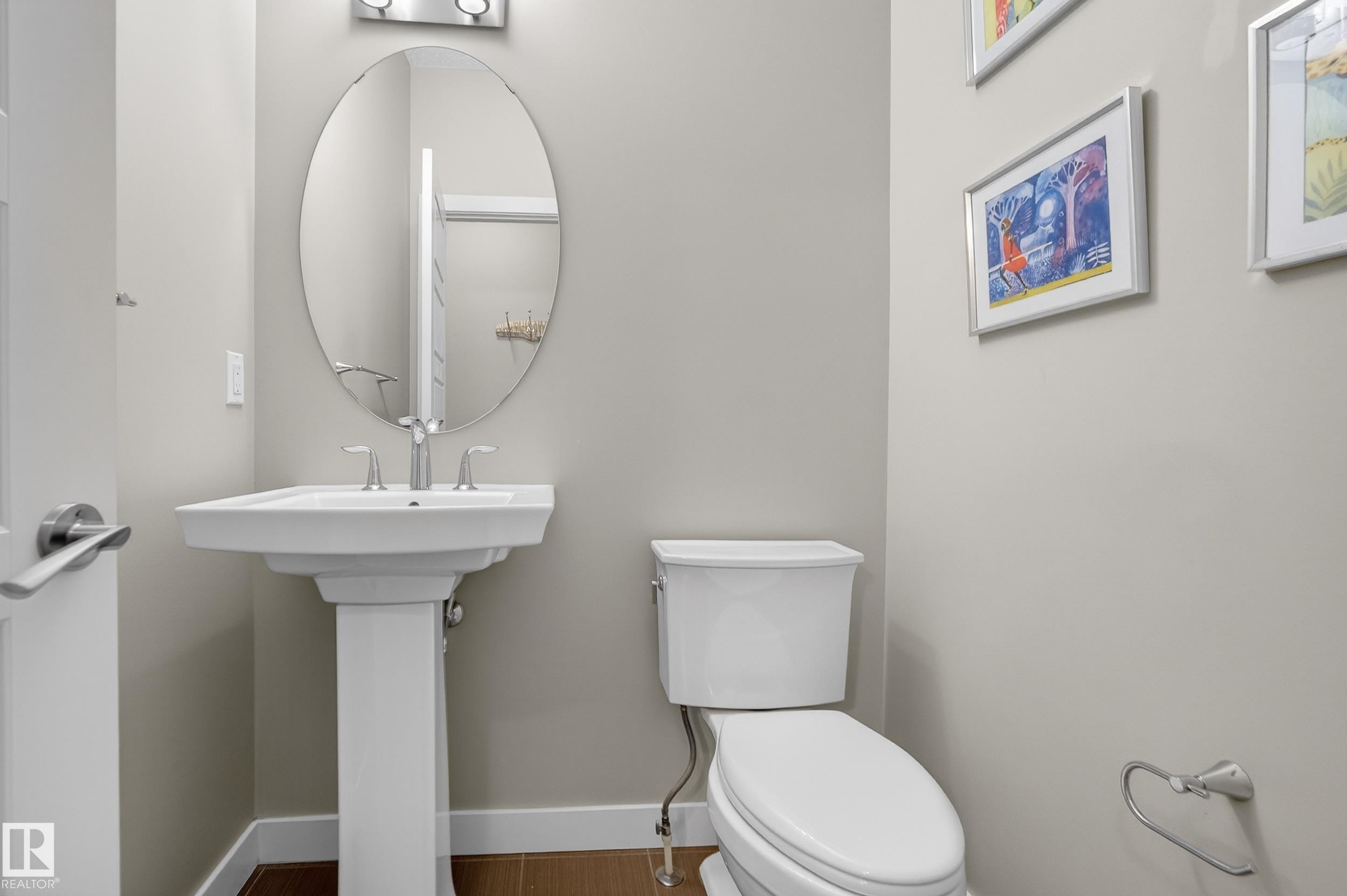 7816 18 Avenue, Edmonton, AB - Indoor Photo Showing Bathroom