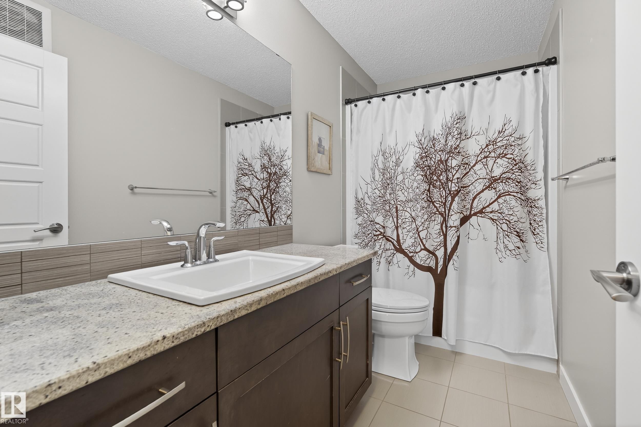 7816 18 Avenue, Edmonton, AB - Indoor Photo Showing Bathroom