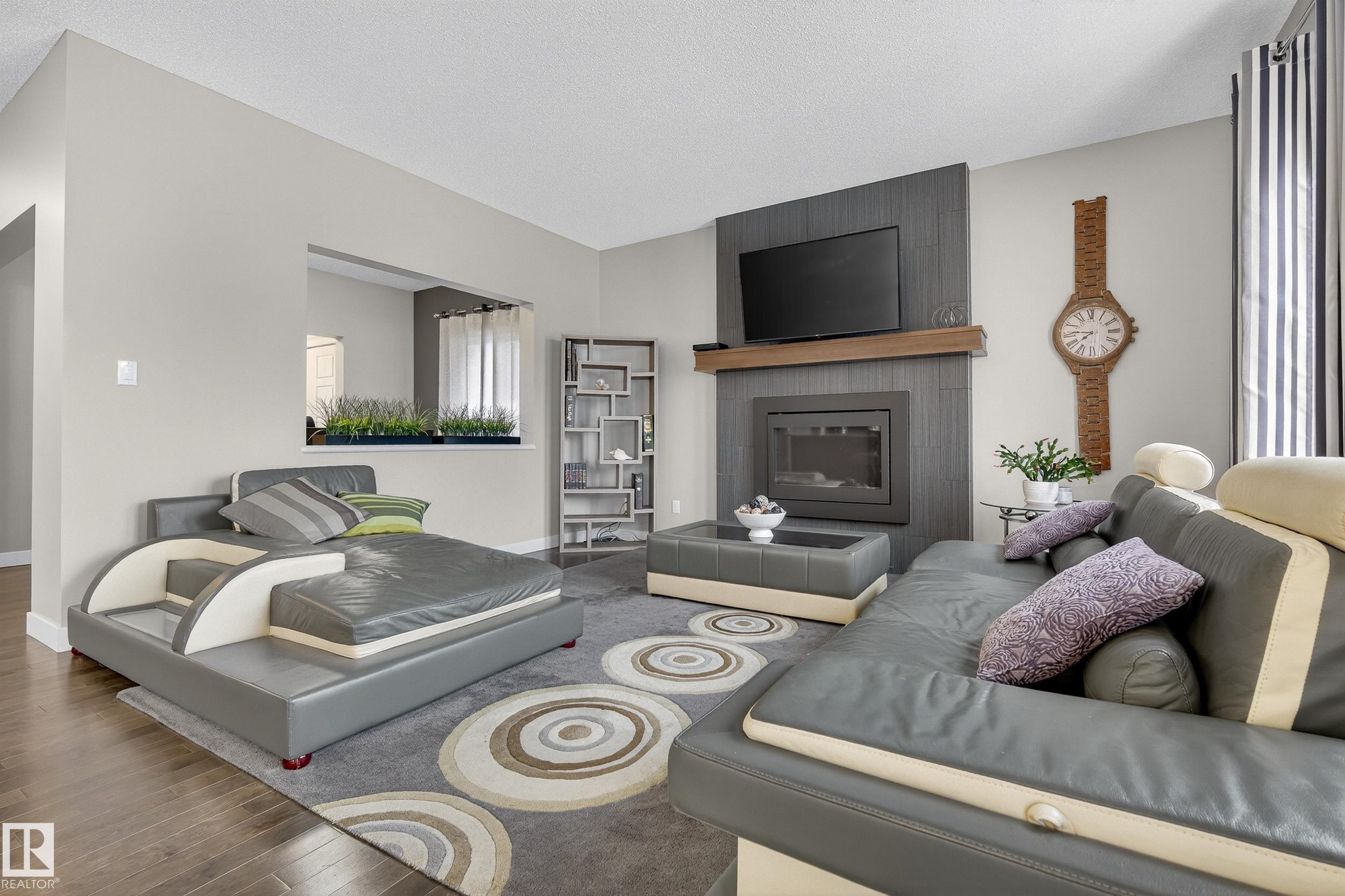 7816 18 Avenue, Edmonton, AB - Indoor With Fireplace