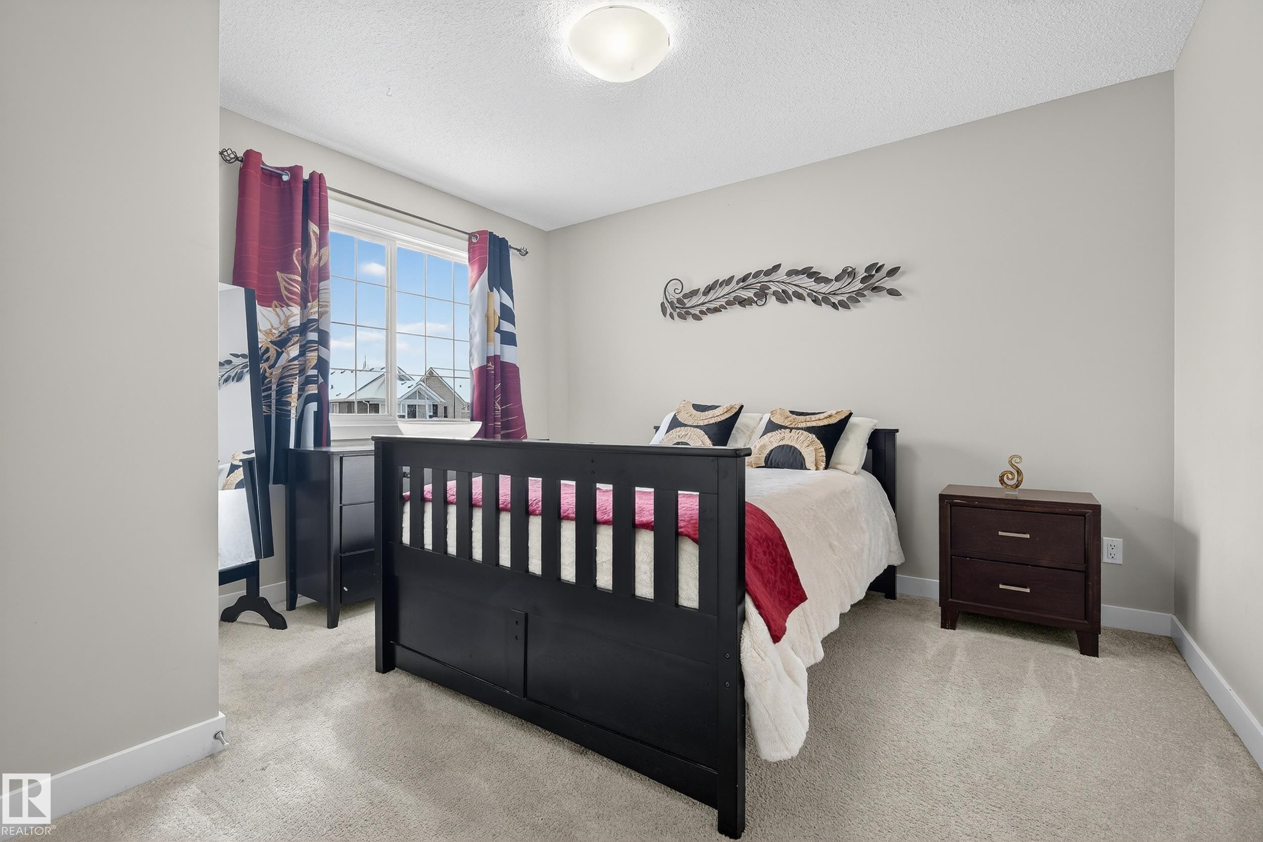 7816 18 Avenue, Edmonton, AB - Indoor Photo Showing Bedroom