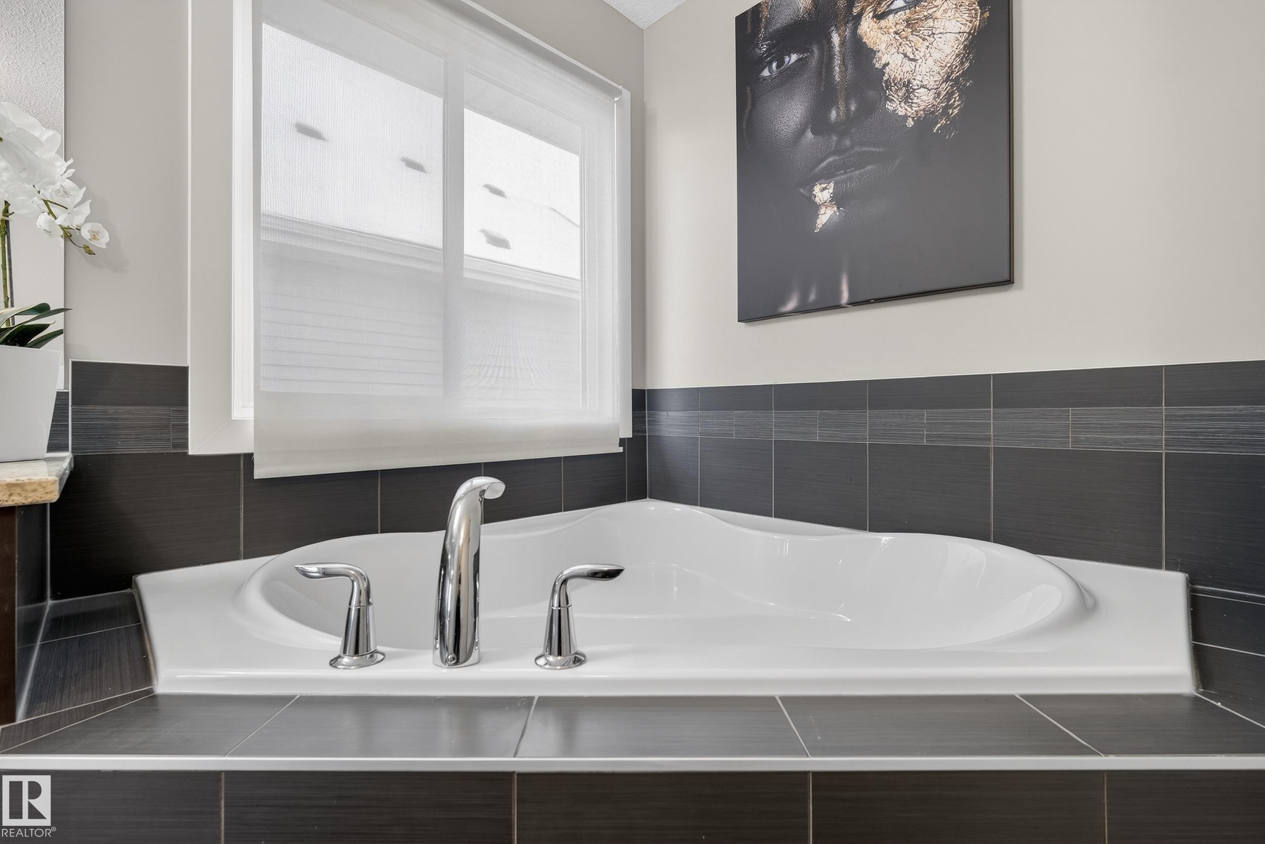 7816 18 Avenue, Edmonton, AB - Indoor Photo Showing Bathroom