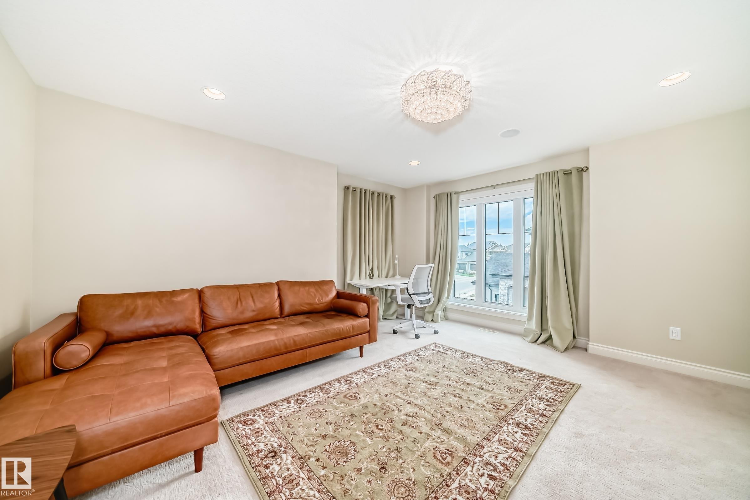 631 Howatt Drive, Edmonton, AB - Indoor Photo Showing Living Room