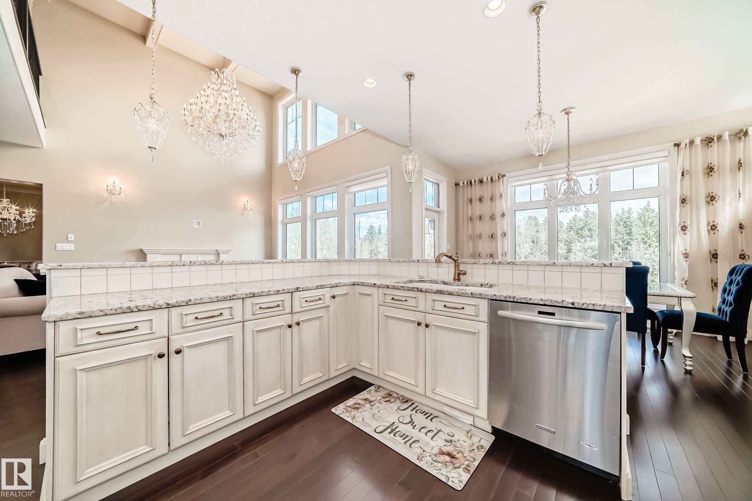 631 Howatt Drive, Edmonton, AB - Indoor Photo Showing Kitchen With Upgraded Kitchen