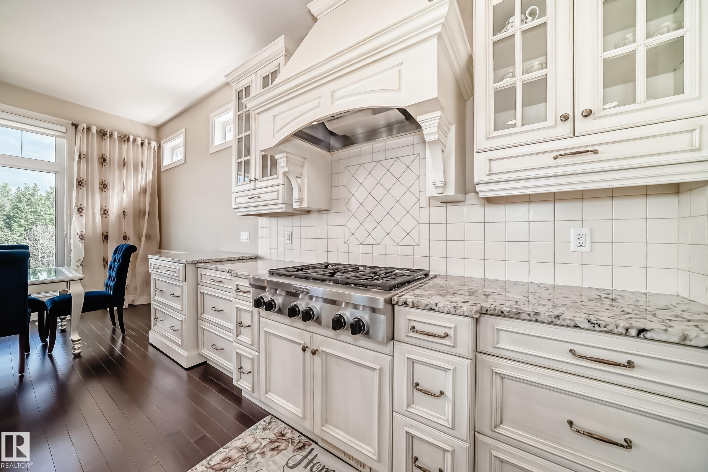 631 Howatt Drive, Edmonton, AB - Indoor Photo Showing Kitchen With Upgraded Kitchen