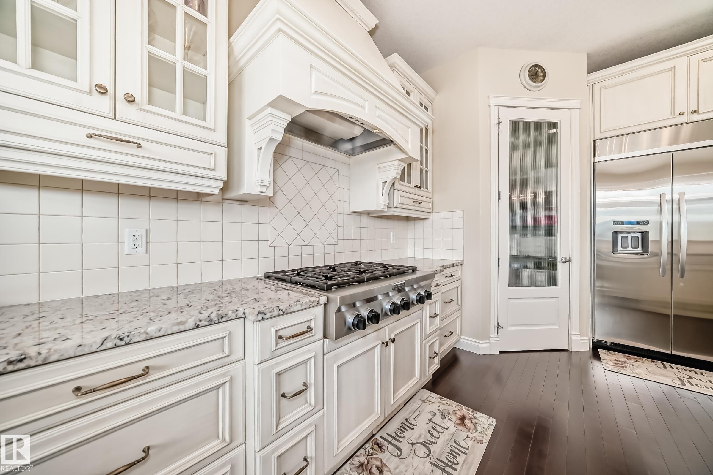 631 Howatt Drive, Edmonton, AB - Indoor Photo Showing Kitchen With Upgraded Kitchen