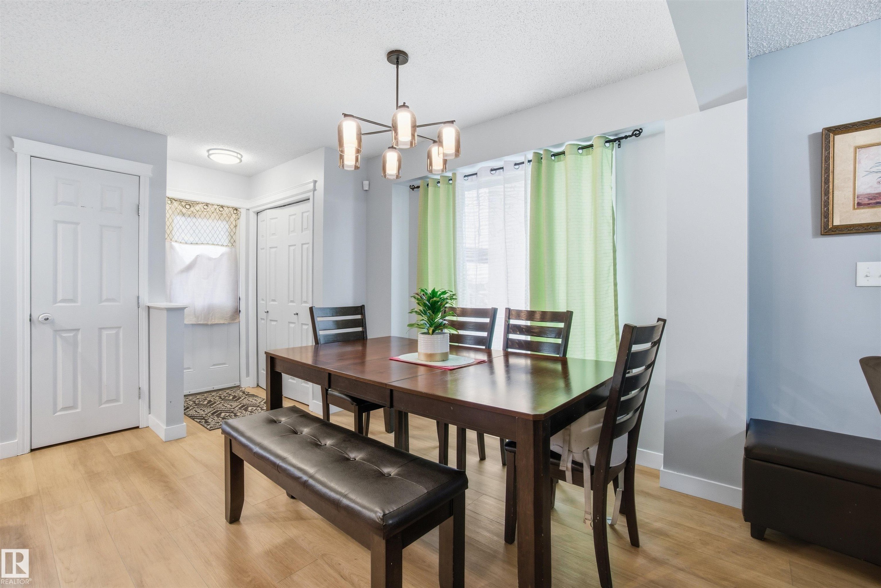 5515 Stevens Crescent, Edmonton, AB - Indoor Photo Showing Dining Room