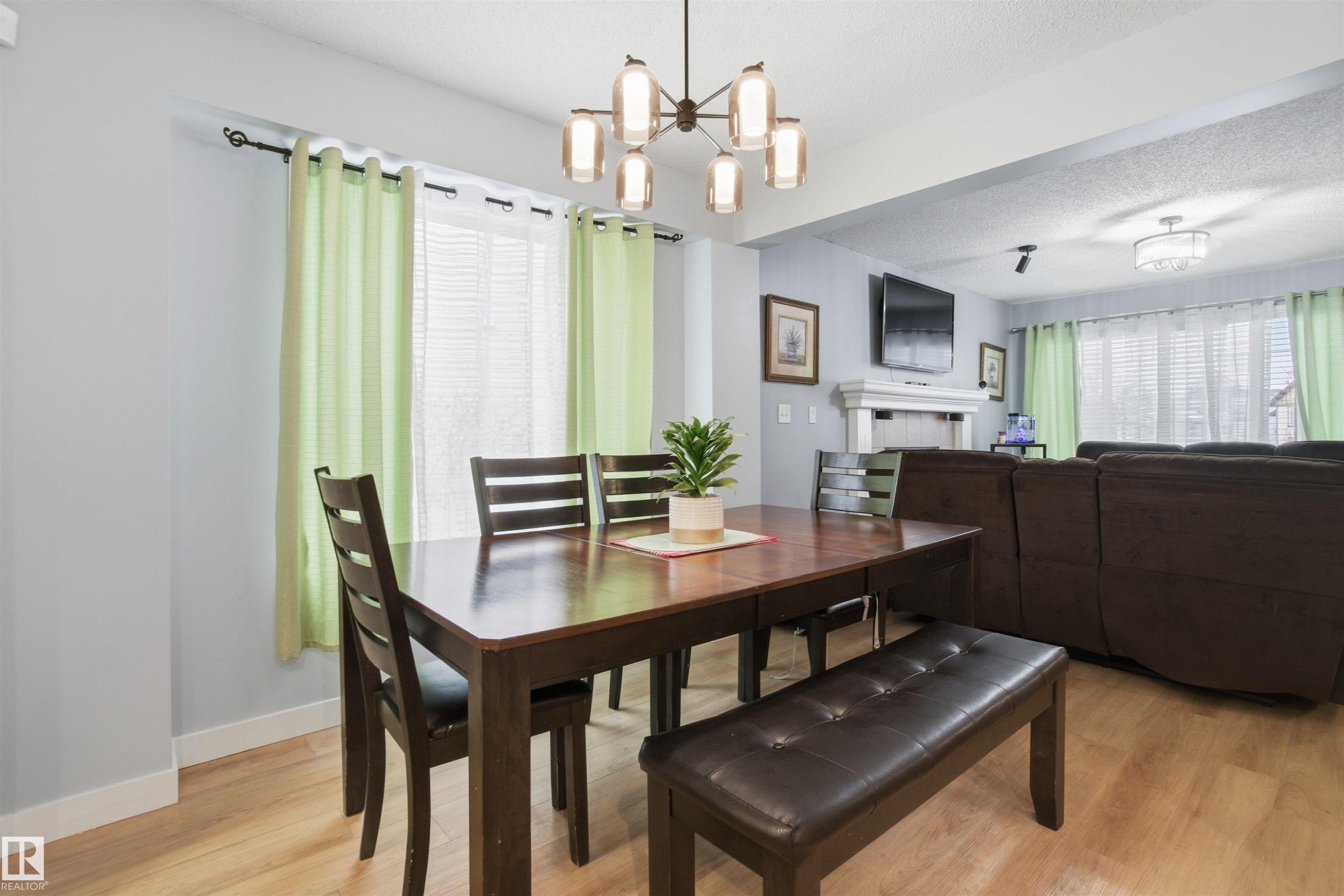 5515 Stevens Crescent, Edmonton, AB - Indoor Photo Showing Dining Room