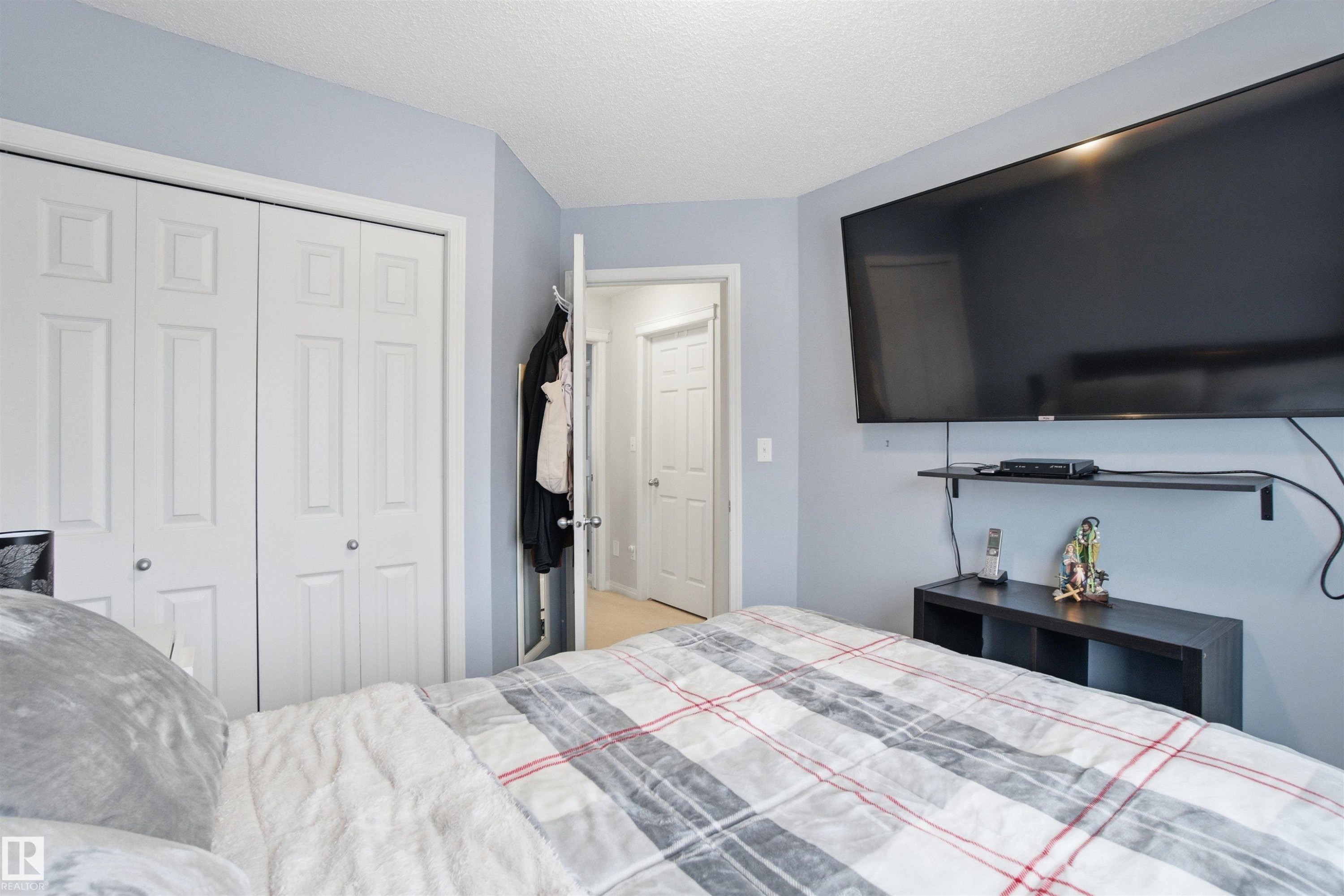 5515 Stevens Crescent, Edmonton, AB - Indoor Photo Showing Bedroom