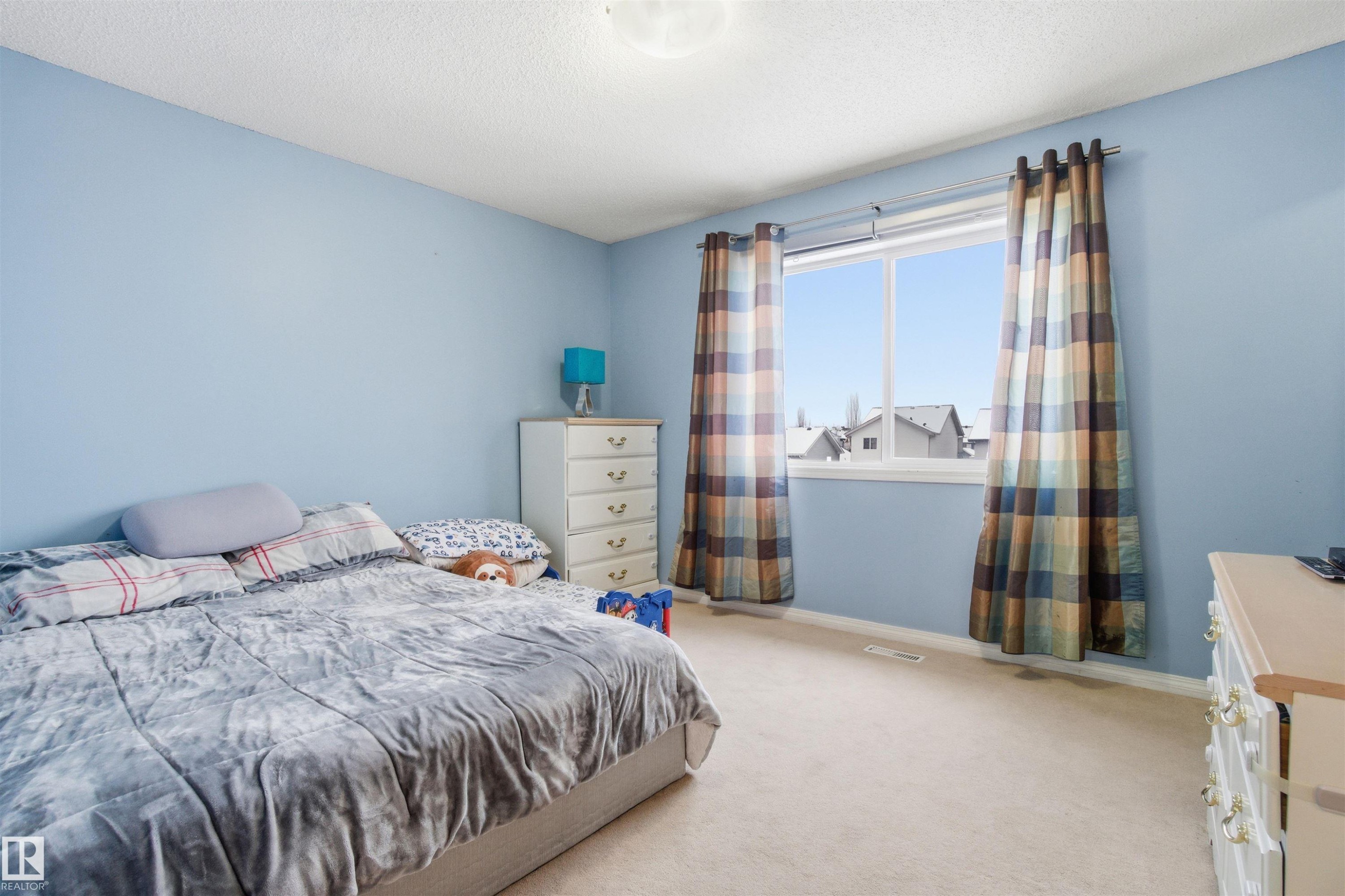 5515 Stevens Crescent, Edmonton, AB - Indoor Photo Showing Bedroom