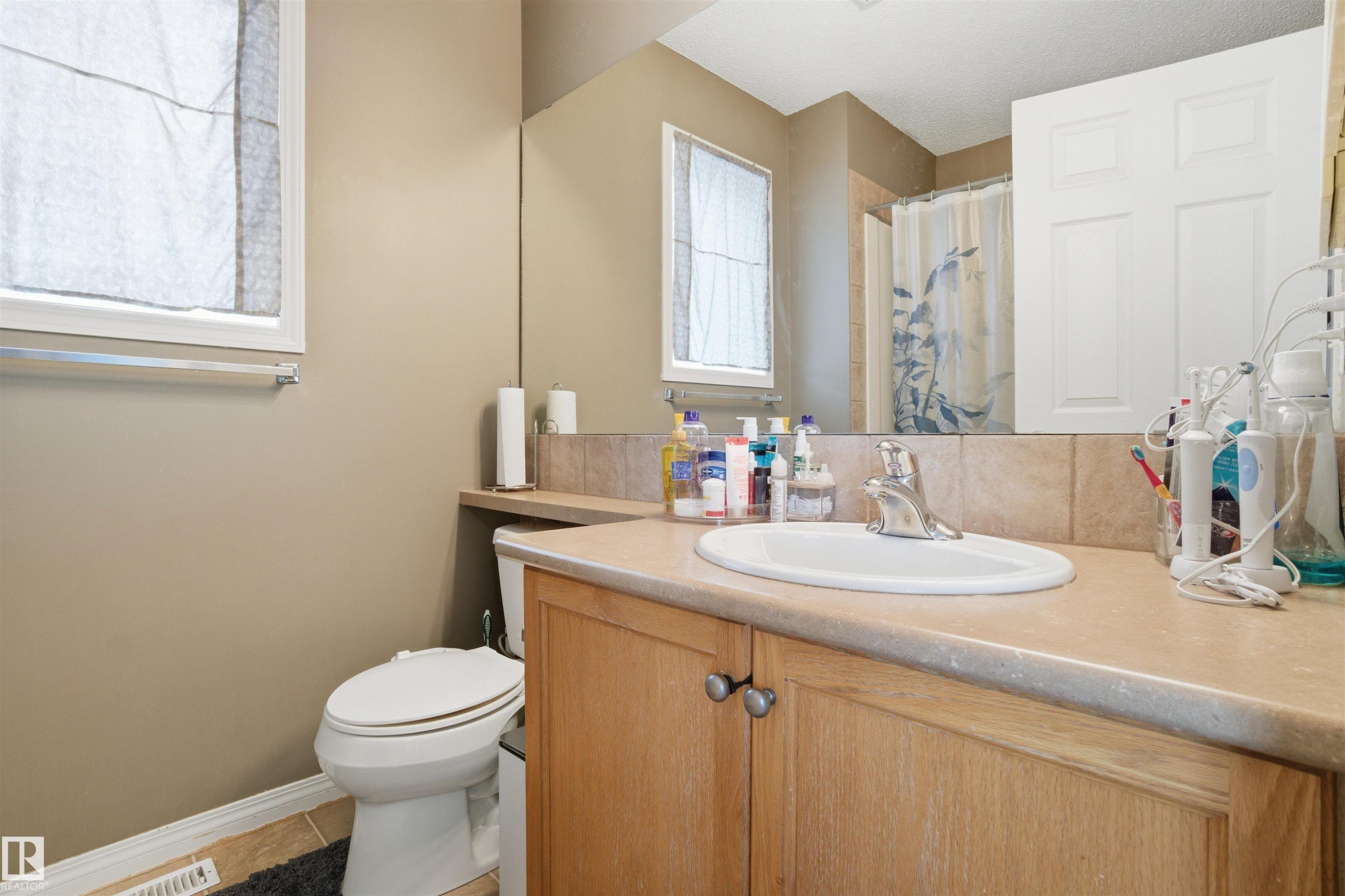 5515 Stevens Crescent, Edmonton, AB - Indoor Photo Showing Bathroom