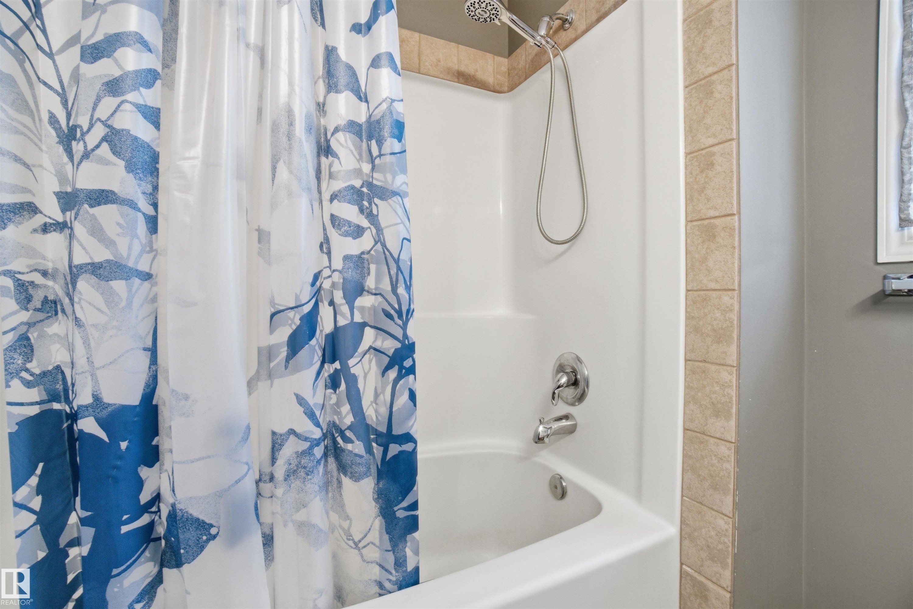 5515 Stevens Crescent, Edmonton, AB - Indoor Photo Showing Bathroom
