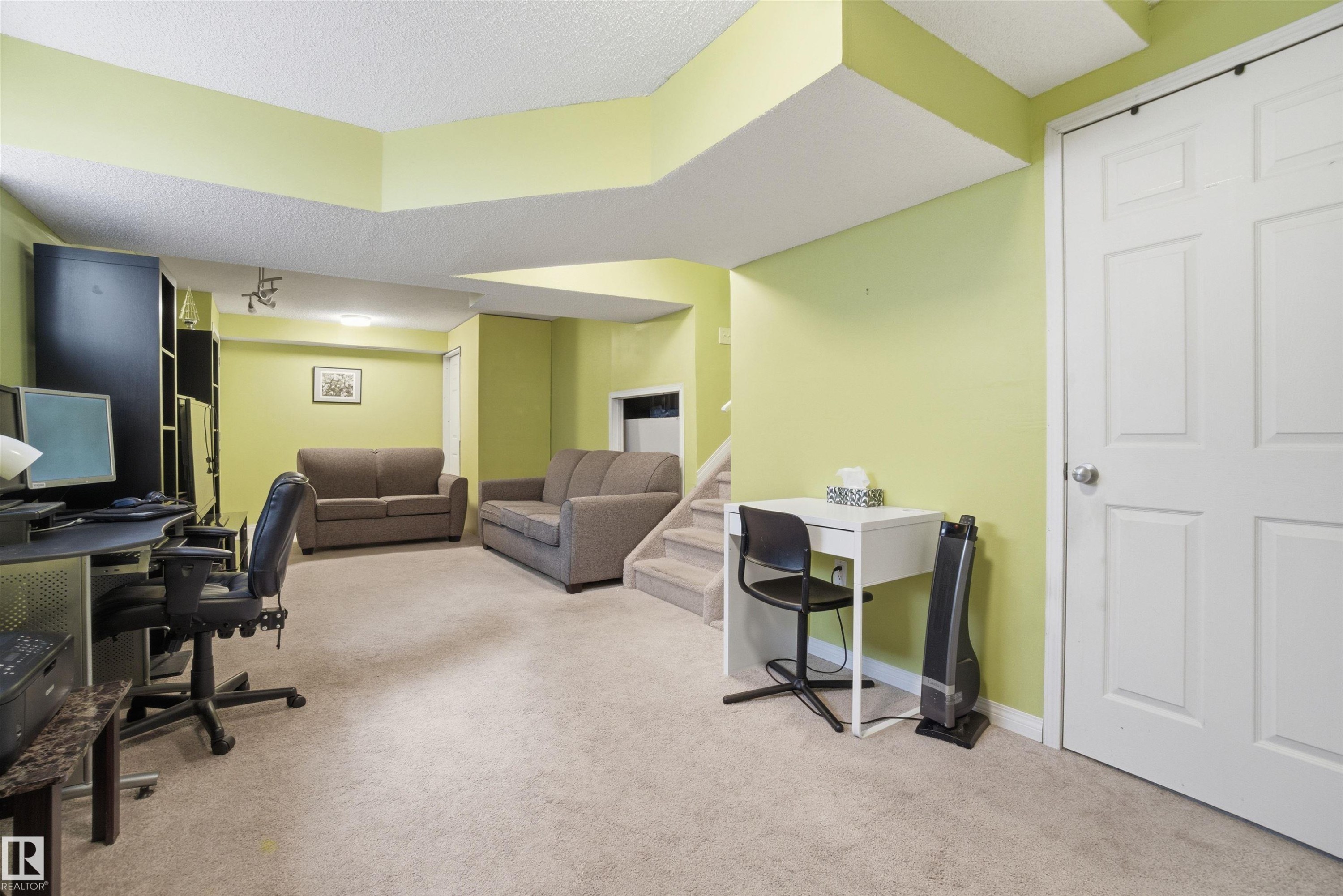 5515 Stevens Crescent, Edmonton, AB - Indoor Photo Showing Other Room