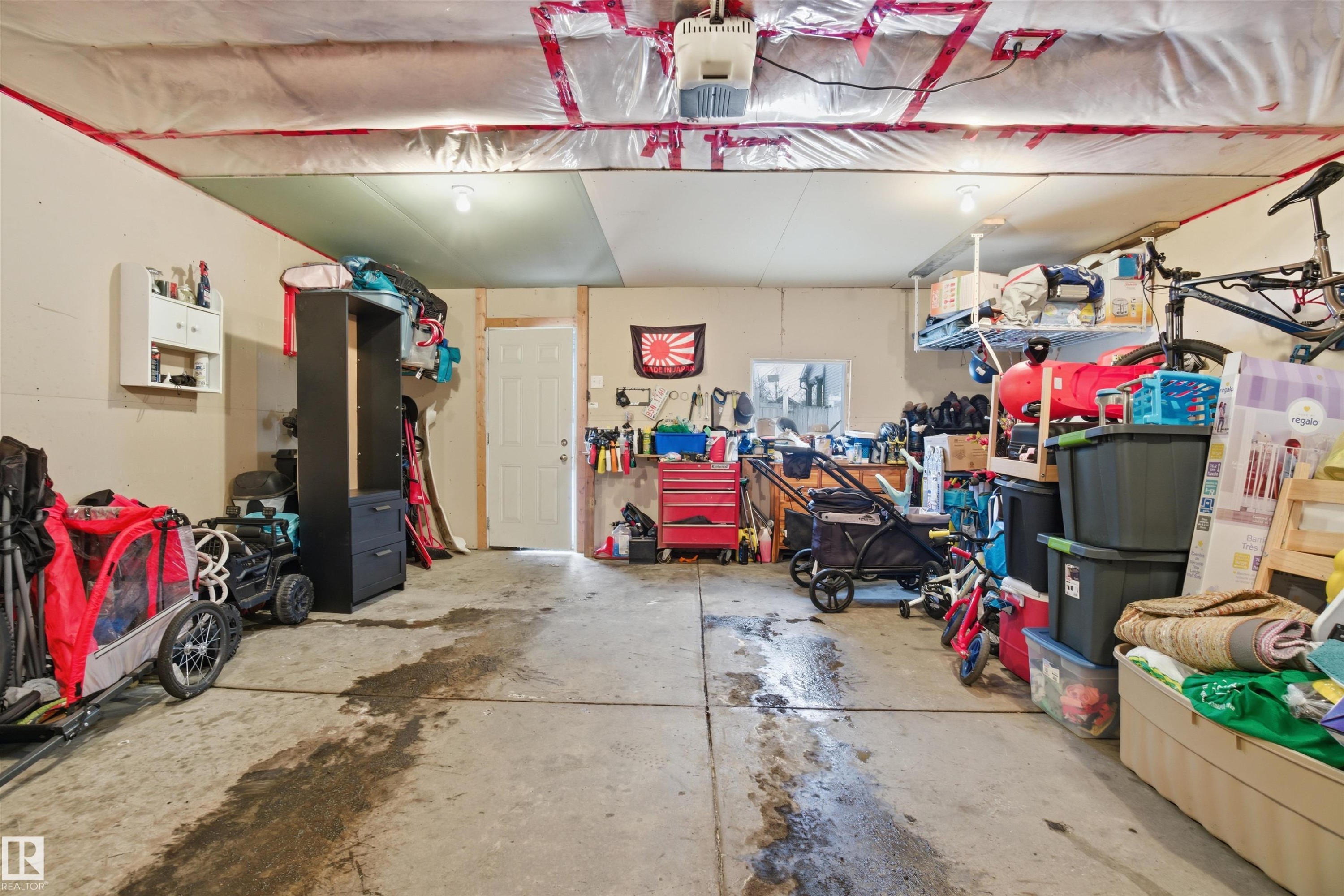 5515 Stevens Crescent, Edmonton, AB - Indoor Photo Showing Garage