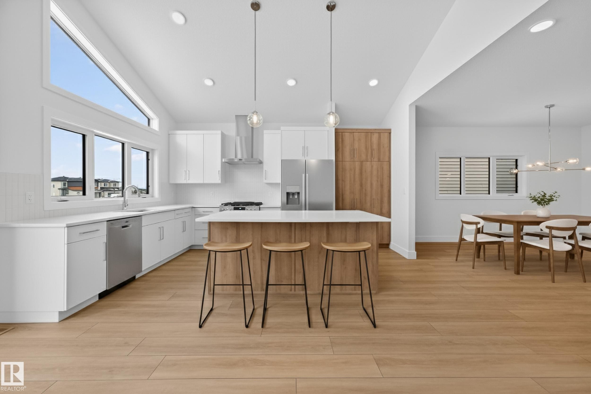 7093 Kiviaq Crescent, Edmonton, AB - Indoor Photo Showing Kitchen With Upgraded Kitchen