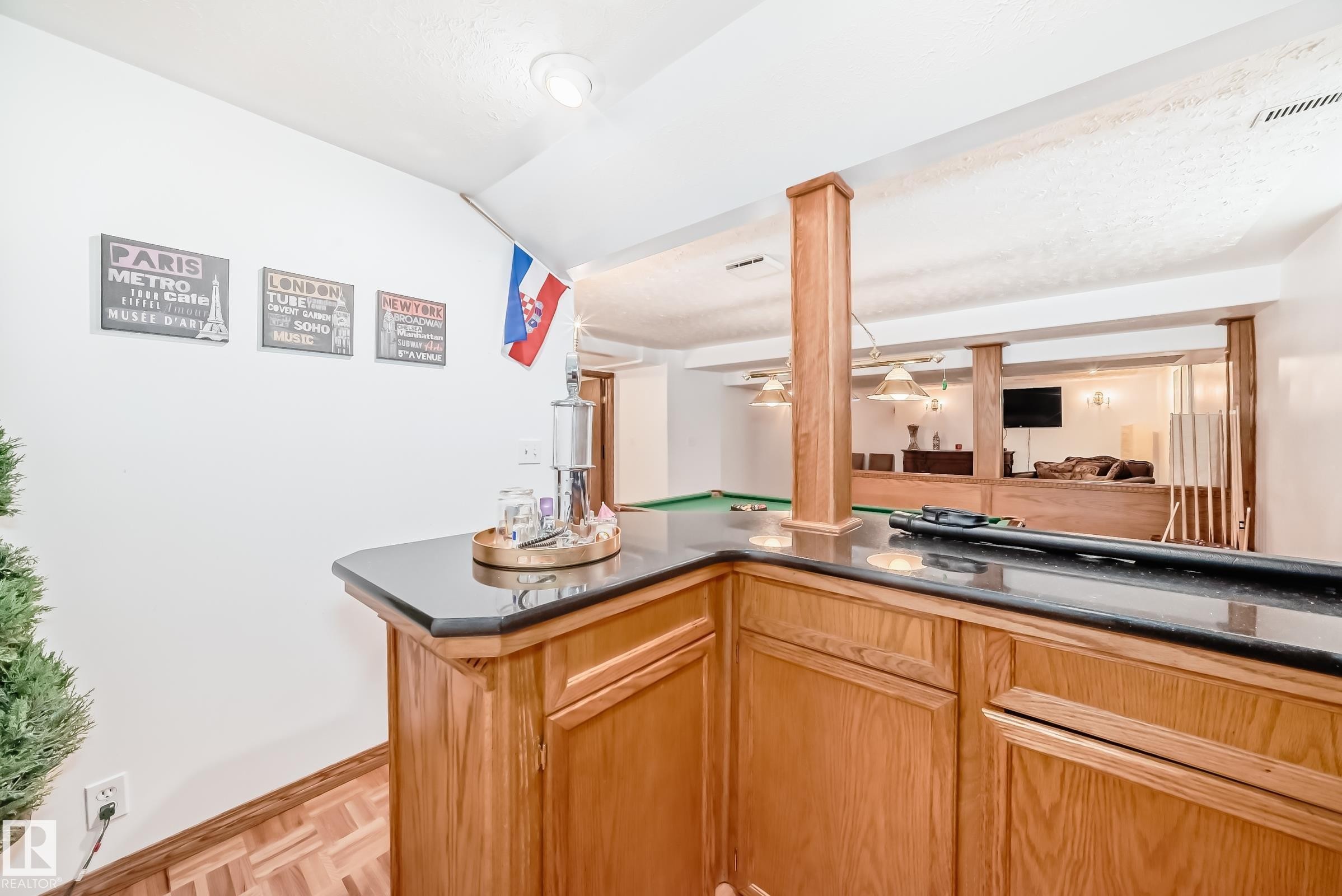 17416 53 Avenue, Edmonton, AB - Indoor