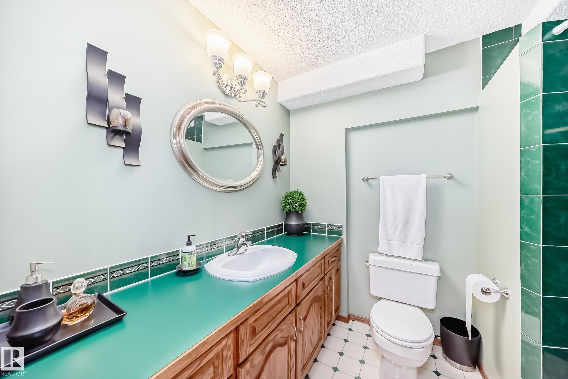 17416 53 Avenue, Edmonton, AB - Indoor Photo Showing Bathroom